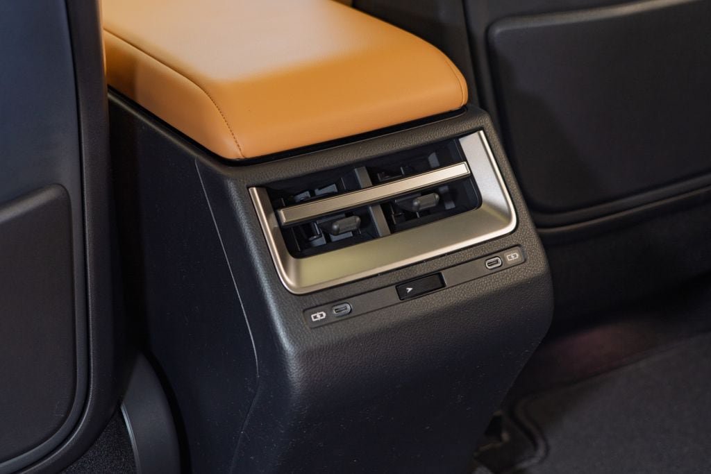 New 2026 Lexus ES 350e FWD image 23
