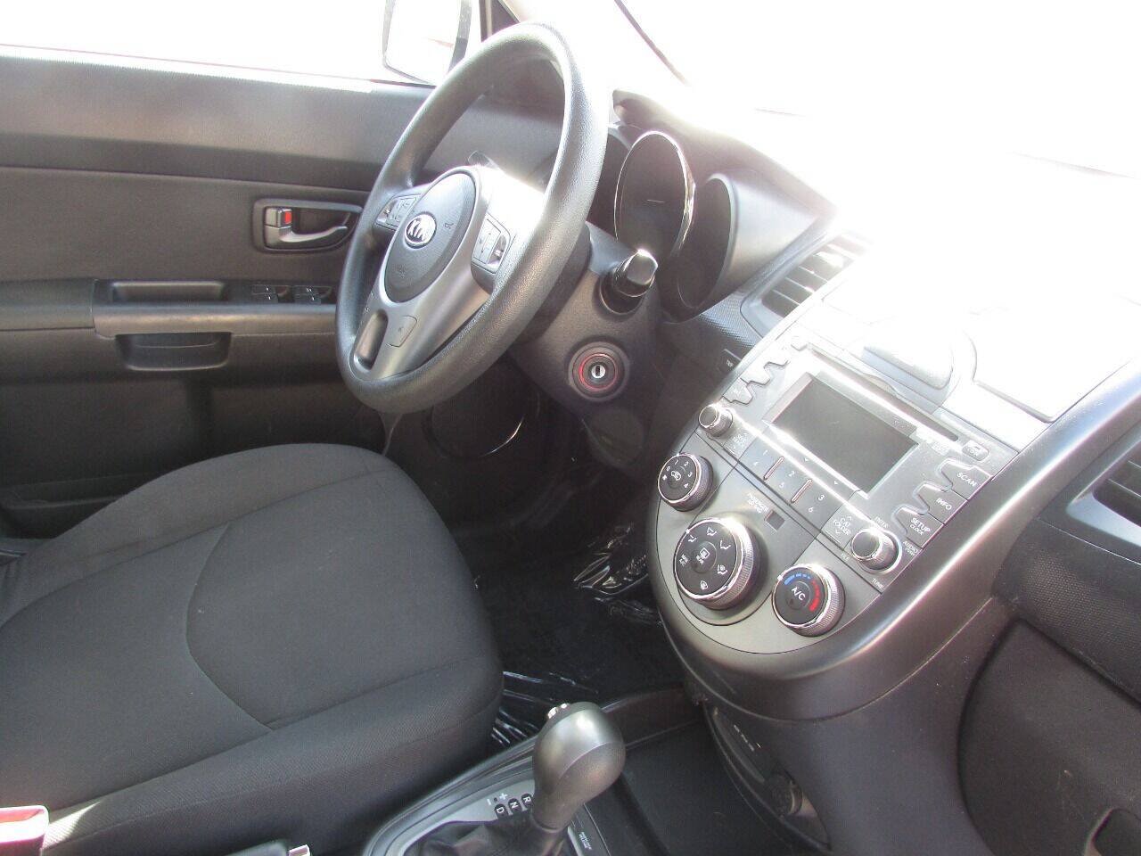Used 2011 Kia Soul + w/ Audio Pkg FWD image 36