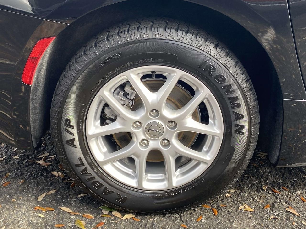 Used 2023 Chrysler Voyager LX image 7