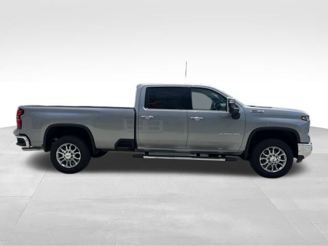 Used 2025 Chevrolet Silverado 2500 LTZ w/ LTZ Plus Package AWD/4WD image 6