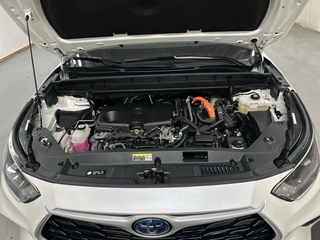 Used 2021 Toyota Highlander XLE AWD/4WD image 26