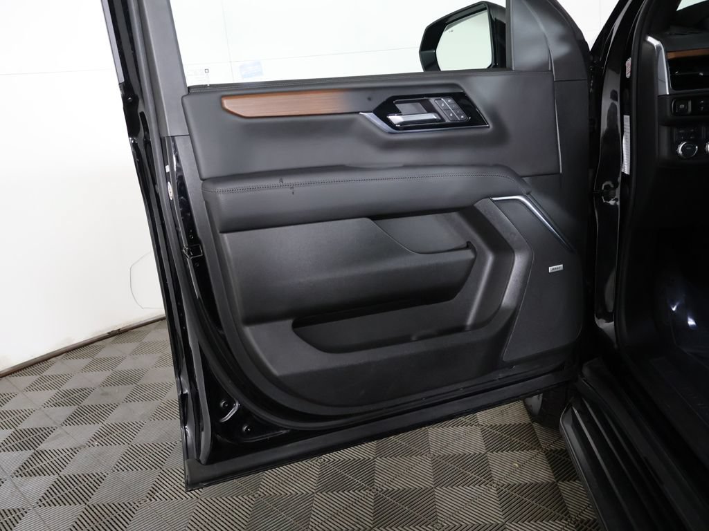 Used 2025 GMC Yukon Denali AWD/4WD image 29