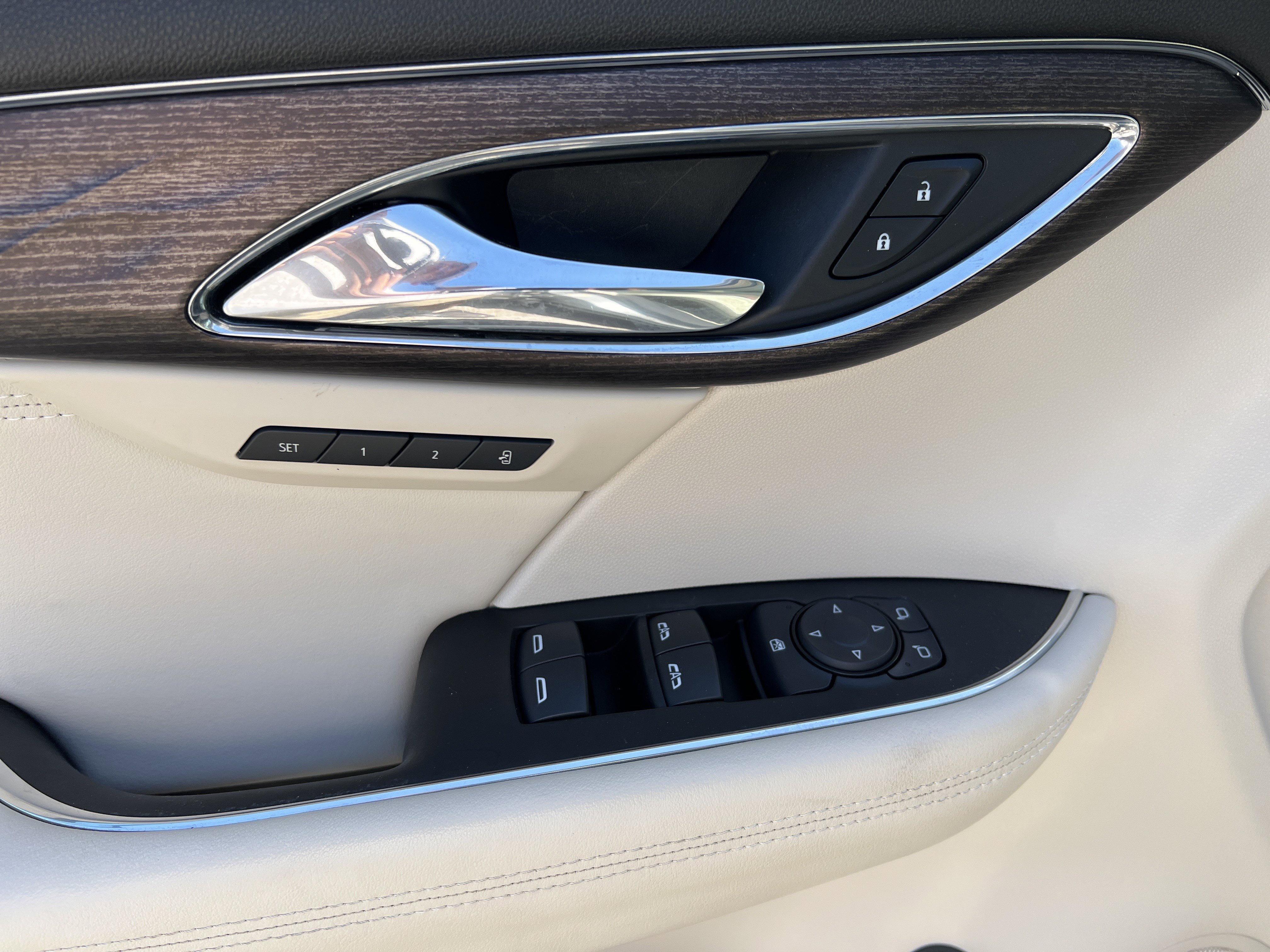 Used 2023 Buick Envision Avenir FWD image 13
