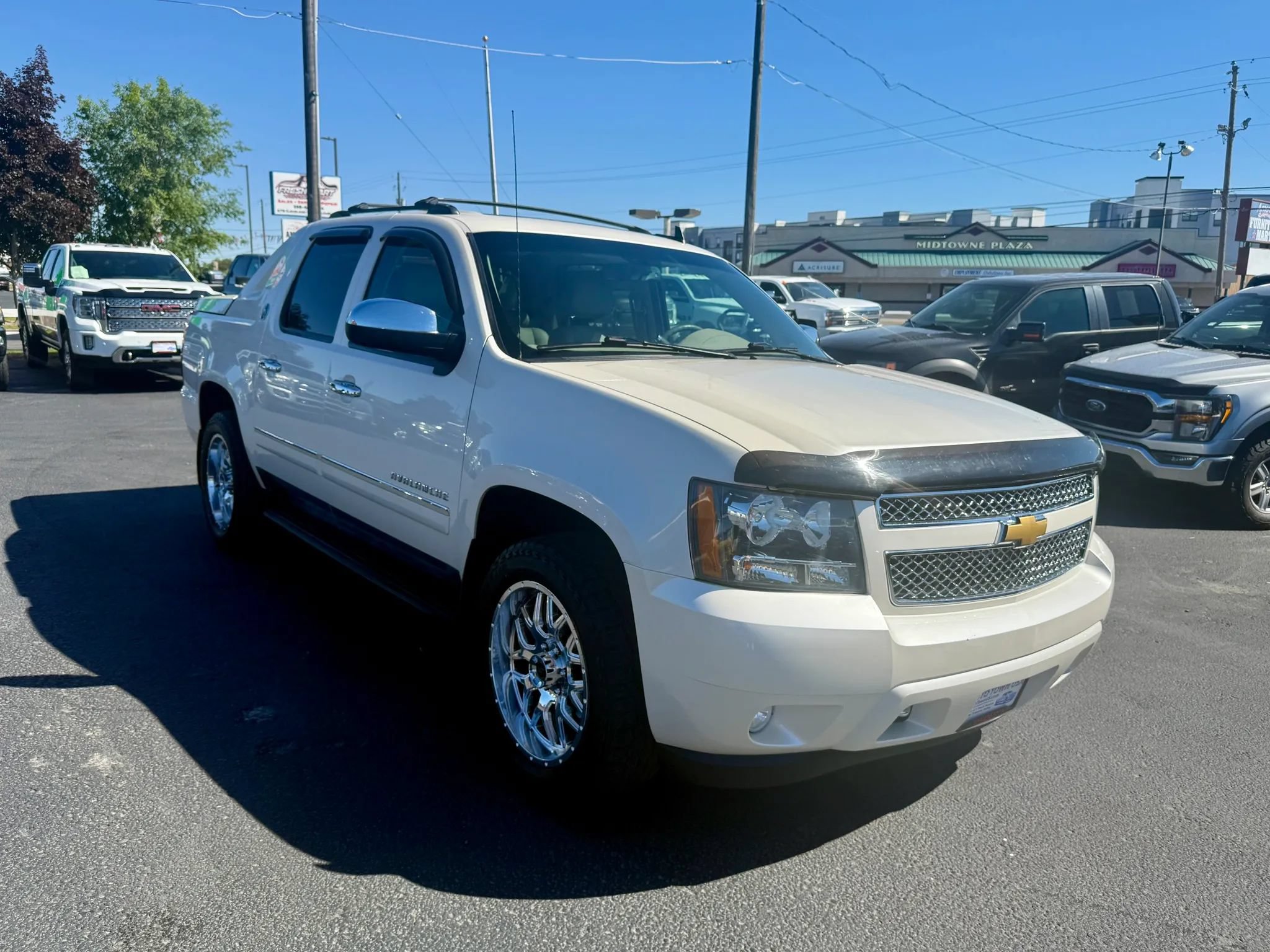 Used 2013 Chevrolet Avalanche LTZ AWD/4WD image 7