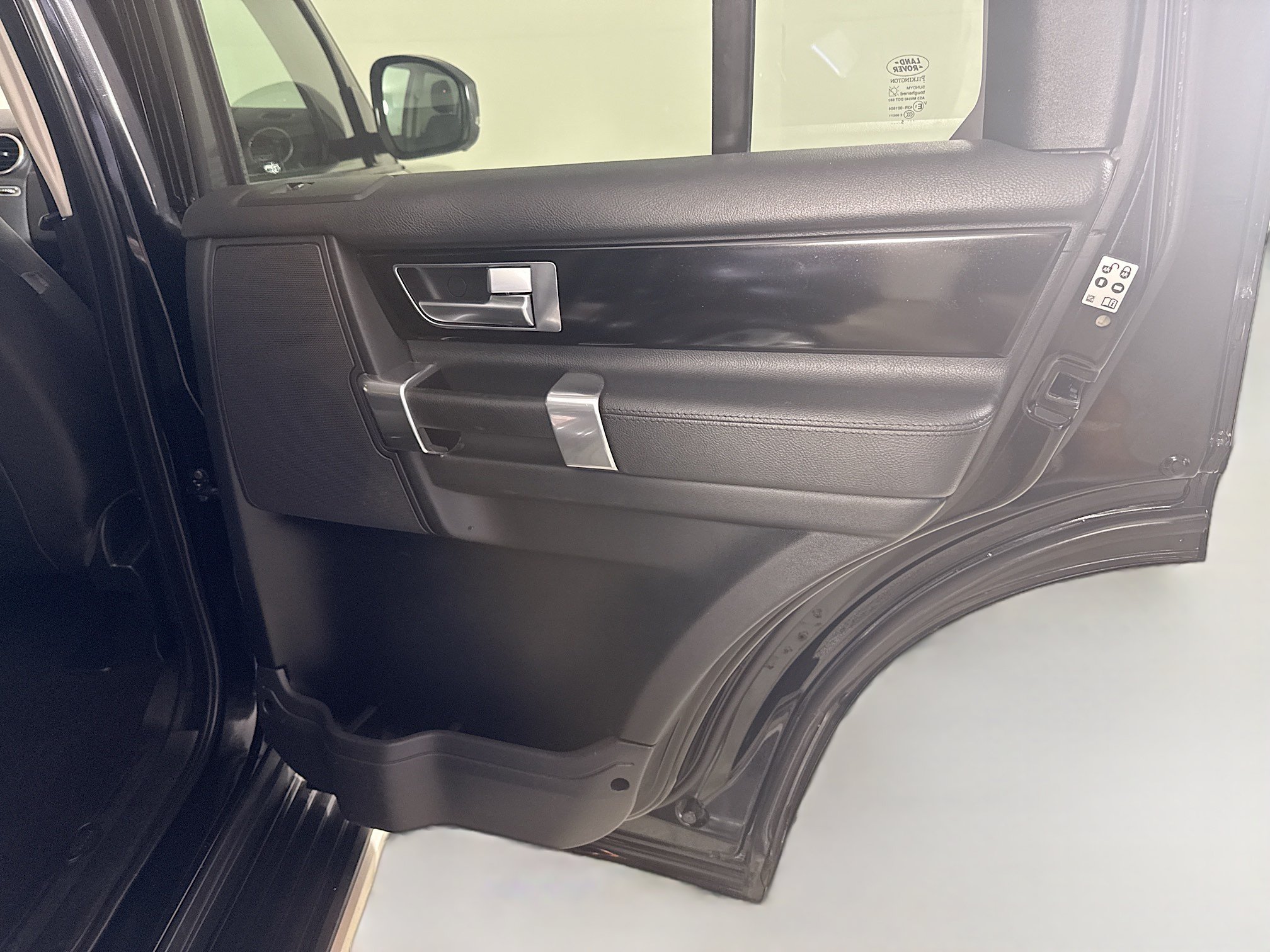 Used 2016 Land Rover LR4 HSE AWD/4WD image 28