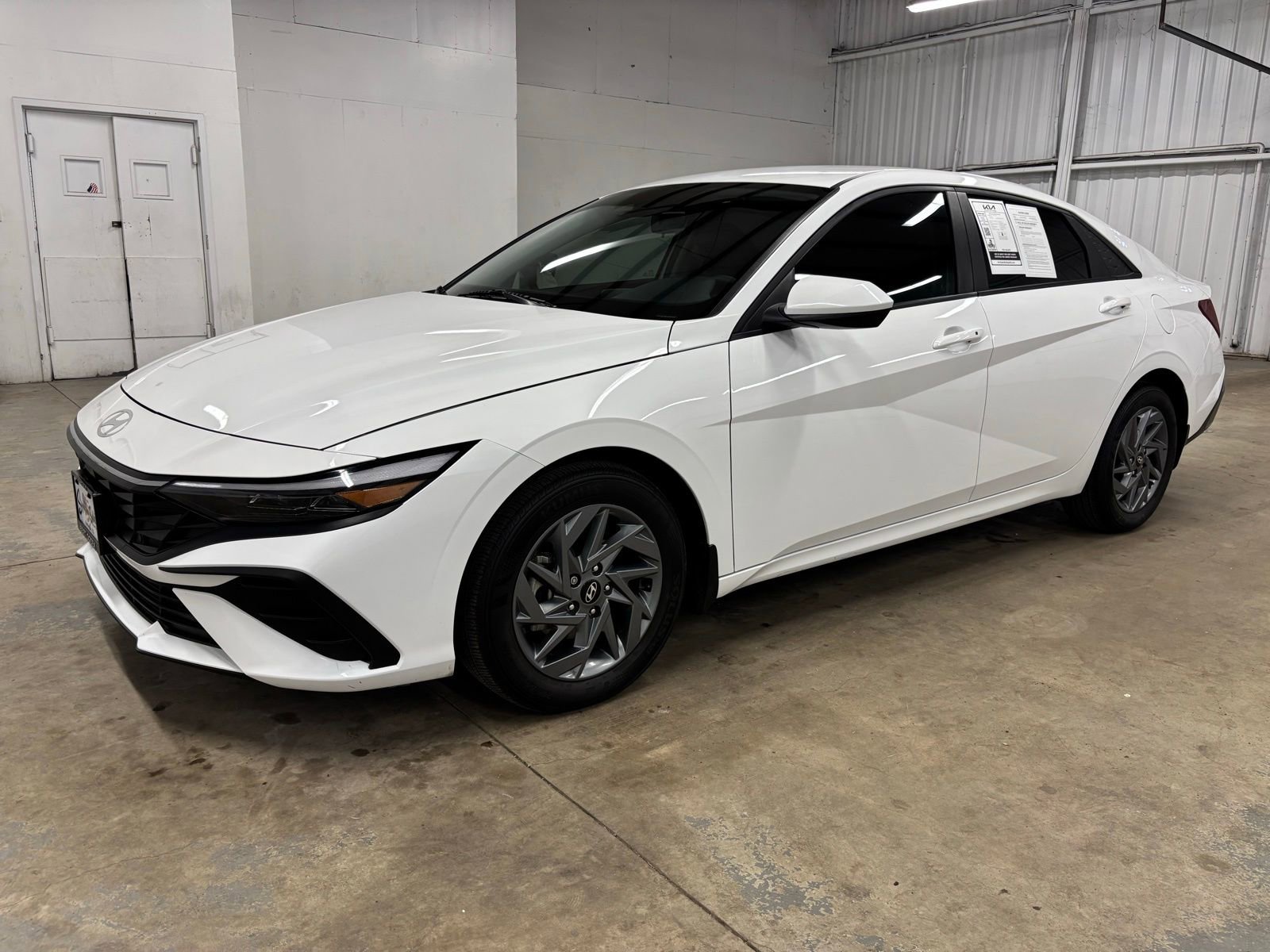 Used 2024 Hyundai Elantra SEL FWD image 3