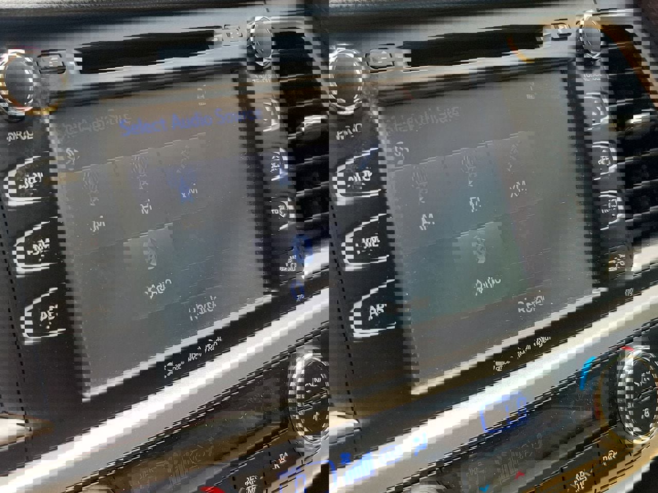 Used 2017 Toyota Highlander XLE image 25