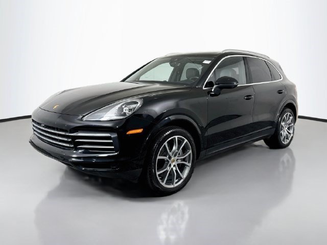 Used 2023 Porsche Cayenne w/ Premium Package AWD/4WD image 4
