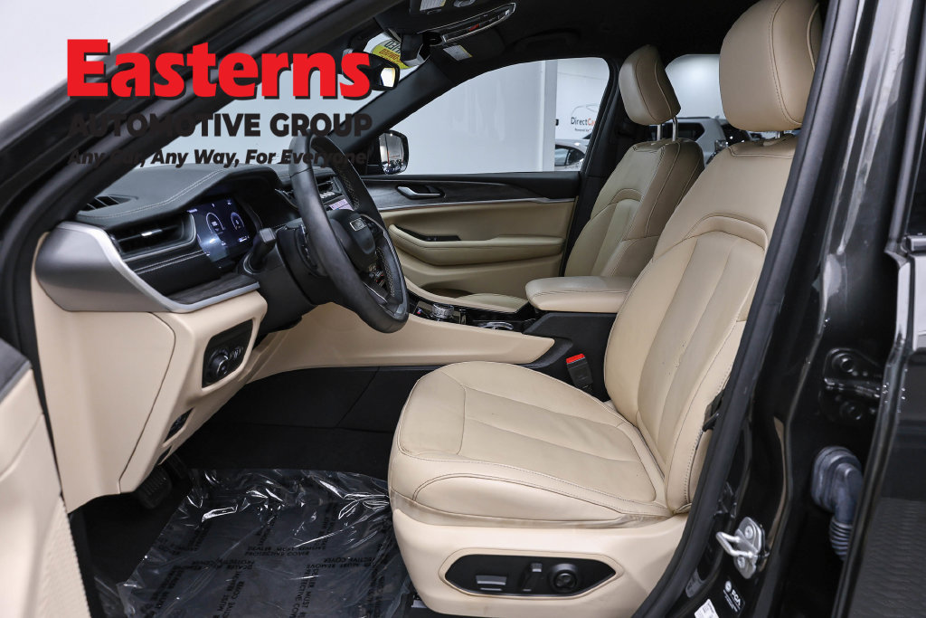 Used 2023 Jeep Grand Cherokee L Limited AWD/4WD image 15