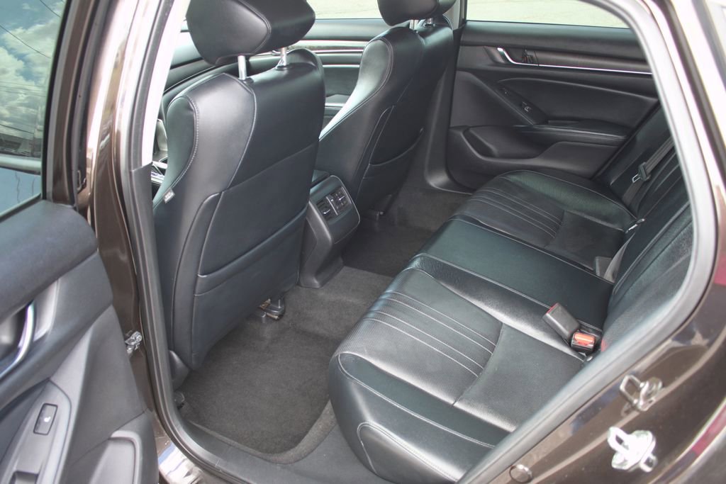 Used 2018 Honda Accord Touring image 7