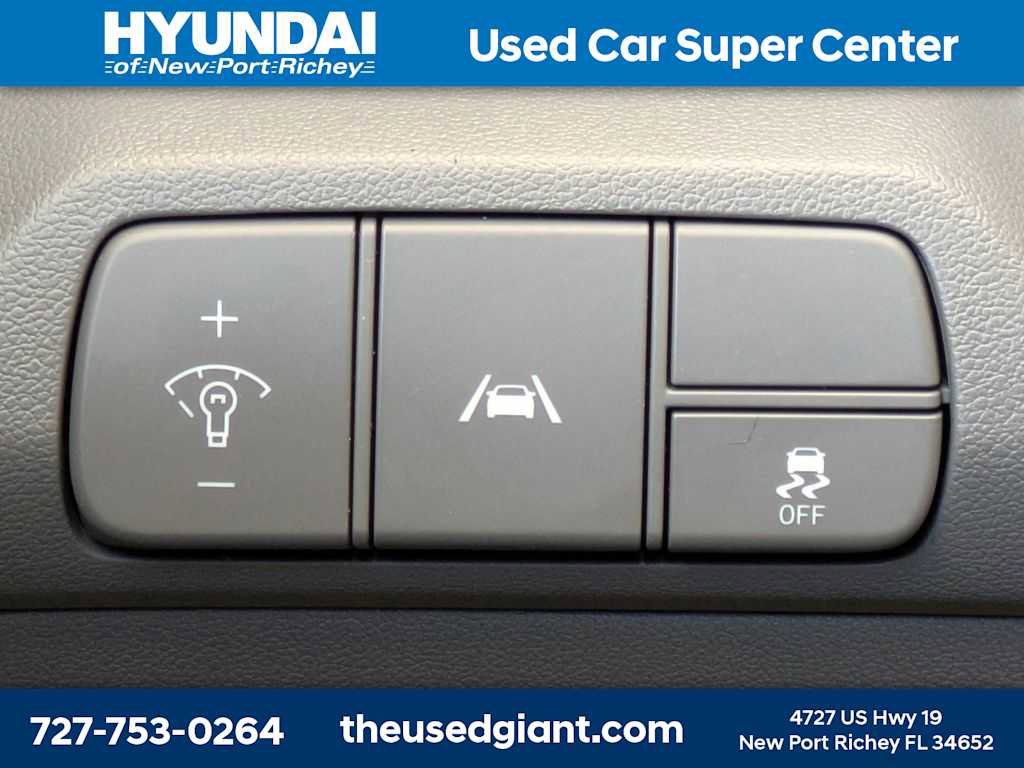 Used 2023 Hyundai Elantra SEL w/ Preferred Accessory Package image 22