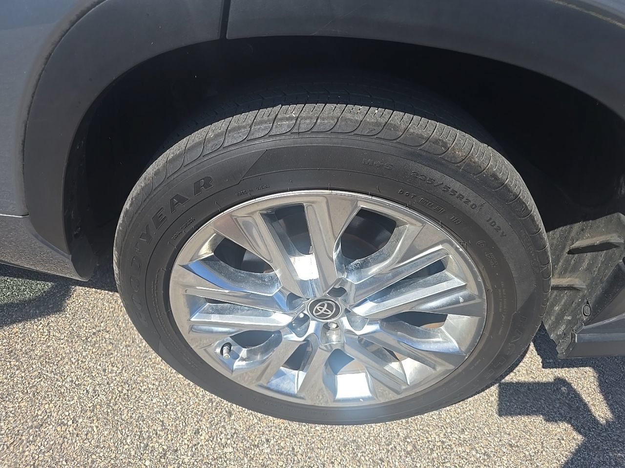 Used 2023 Toyota Highlander Limited FWD image 10