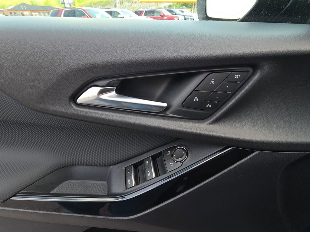 New 2026 Chevrolet Equinox RS w/ Convenience Package III FWD image 13