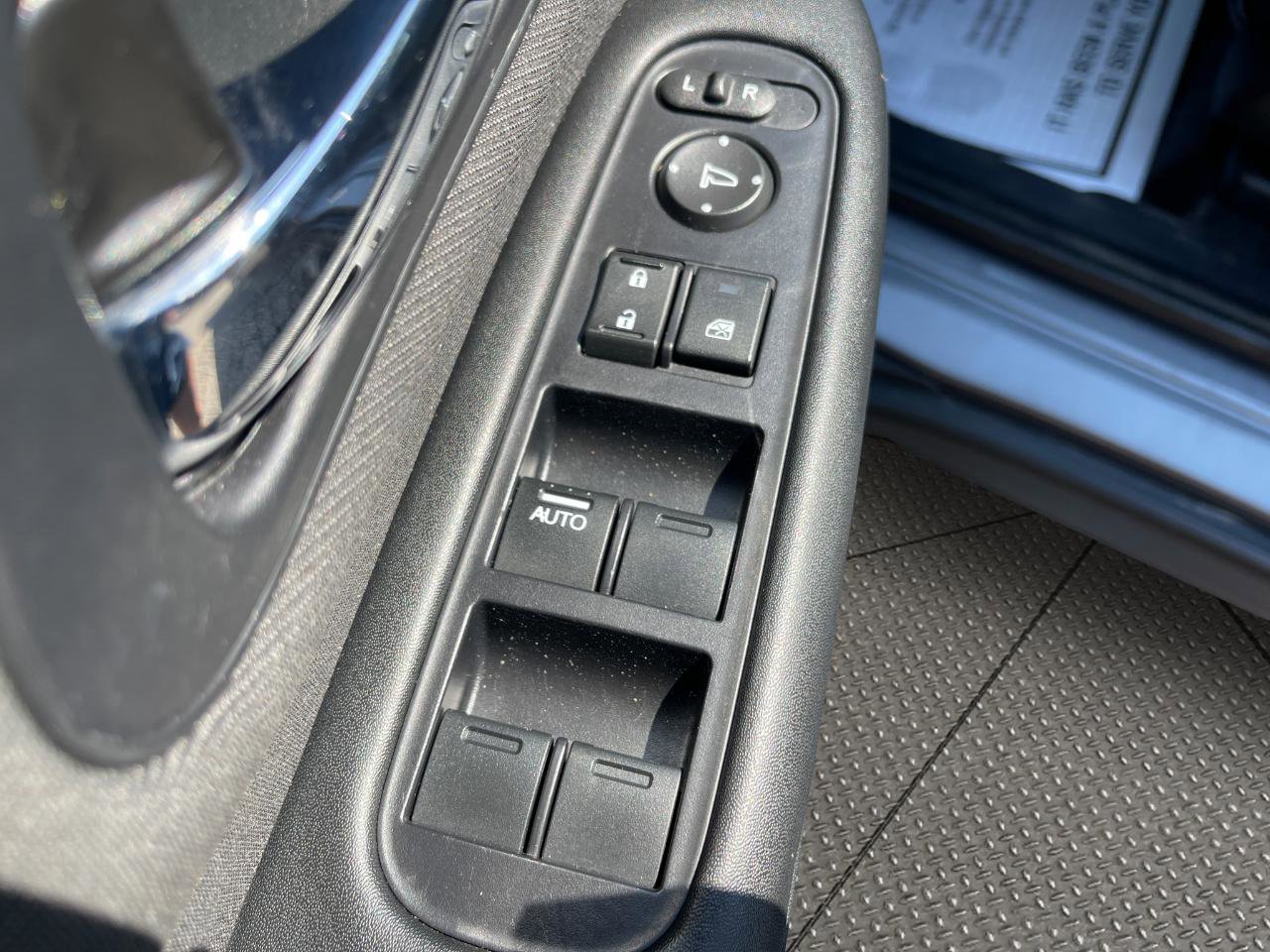 Used 2019 Honda HR-V LX image 12