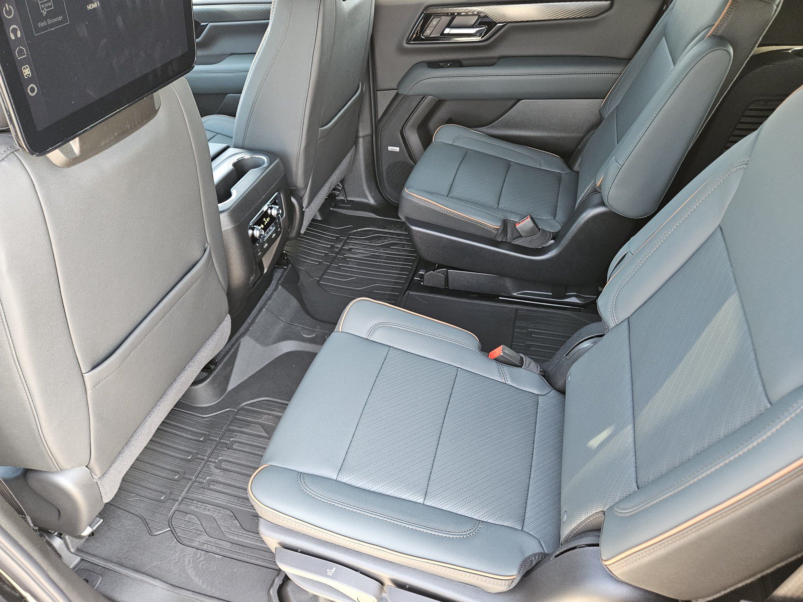 New 2026 GMC Yukon XL AT4 w/ AT4 Premium Plus Package AWD/4WD image 21