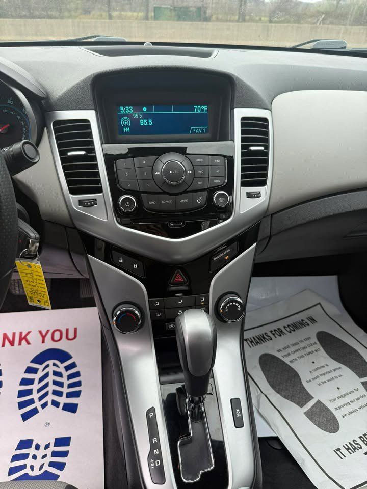 Used 2013 Chevrolet Cruze LS image 9