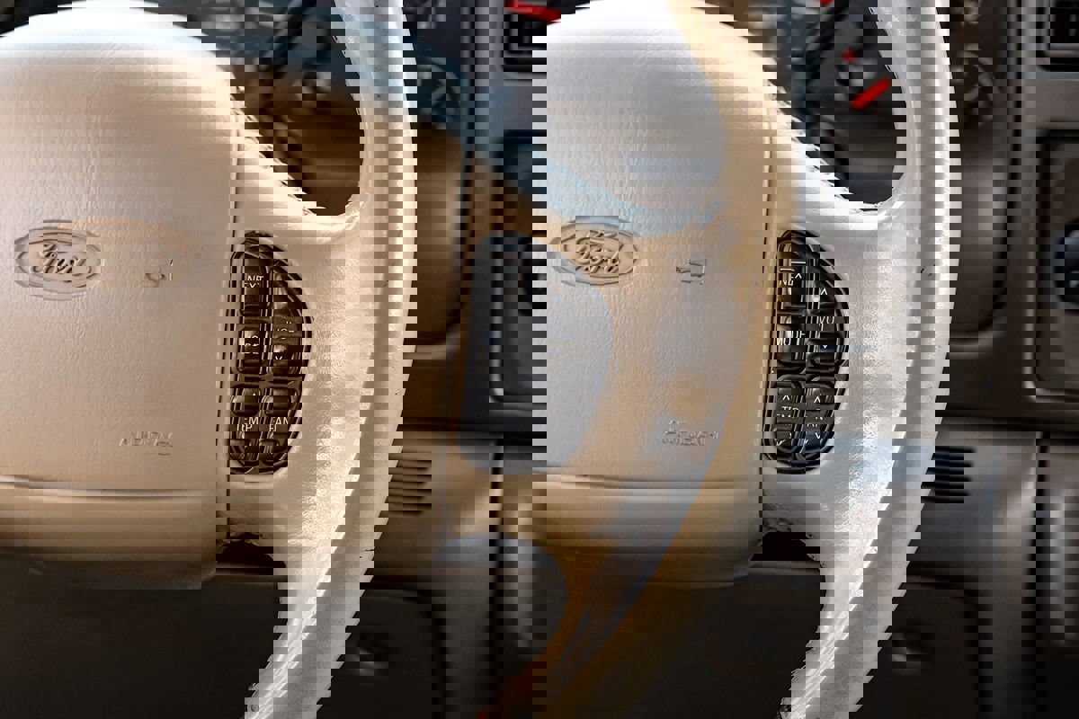 Used 2002 Ford Excursion Limited image 15