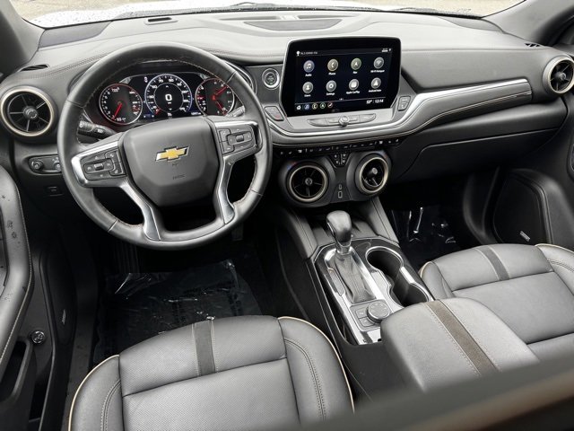 Used 2025 Chevrolet Blazer Premier w/ Driver Confidence II Package image 8