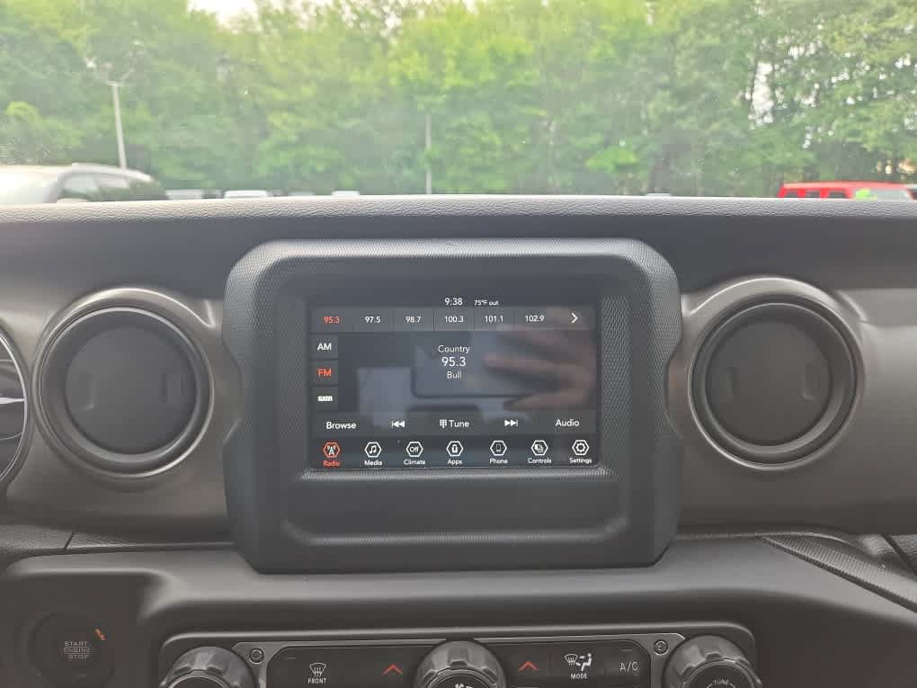 Used 2023 Jeep Wrangler Unlimited w/ Convenience Group AWD/4WD image 26