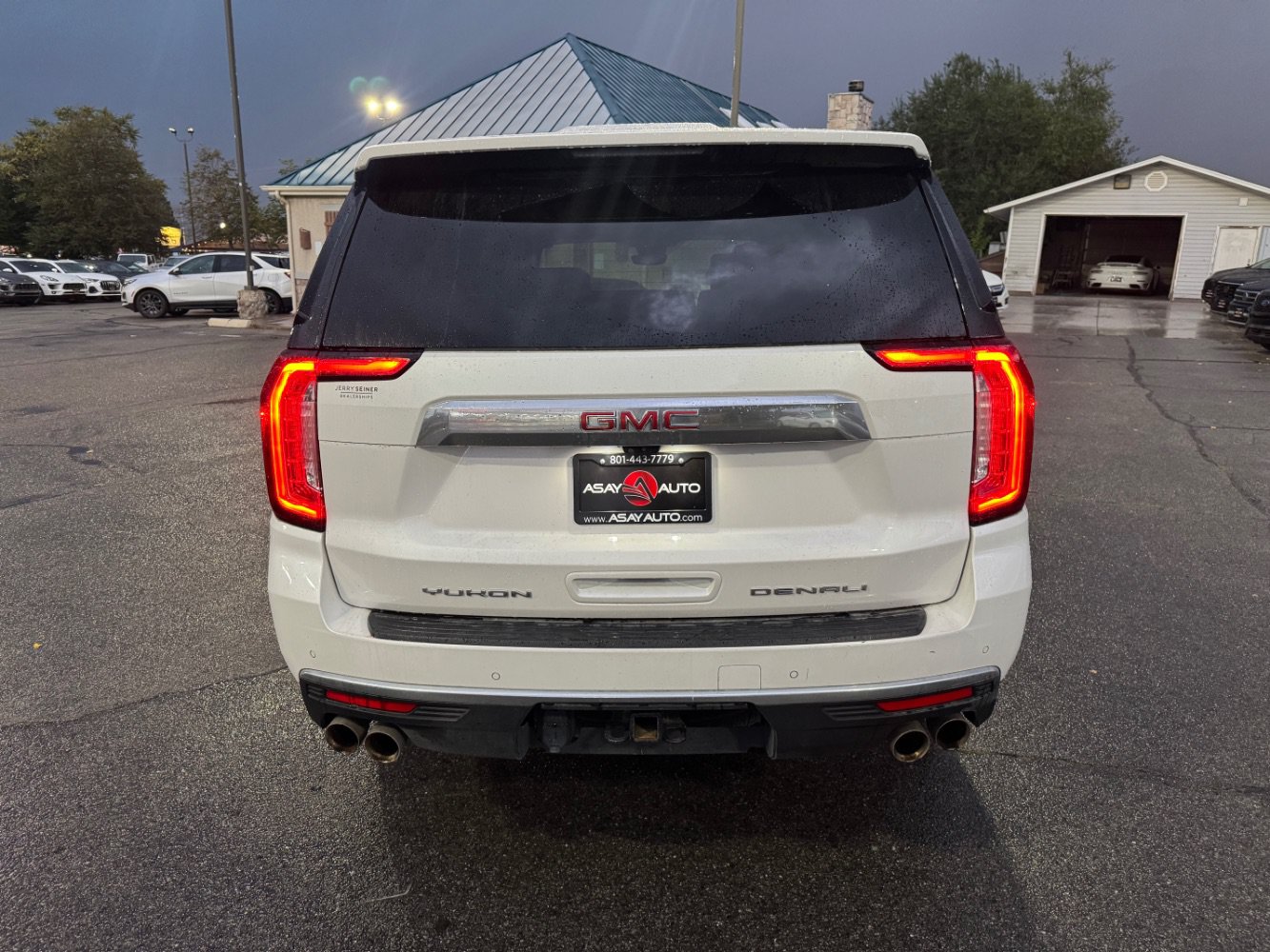 Used 2023 GMC Yukon XL Denali w/ Denali Reserve Package AWD/4WD image 4