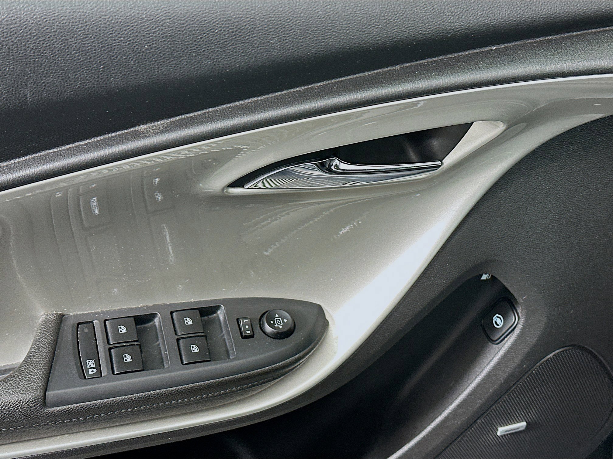 Used 2013 Chevrolet Volt Premium w/ Premium Trim Package FWD image 15