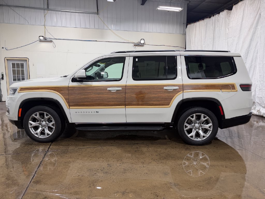 Used 2022 Jeep Wagoneer Series II w/ Rear Seat Video Group 1 AWD/4WD image 18