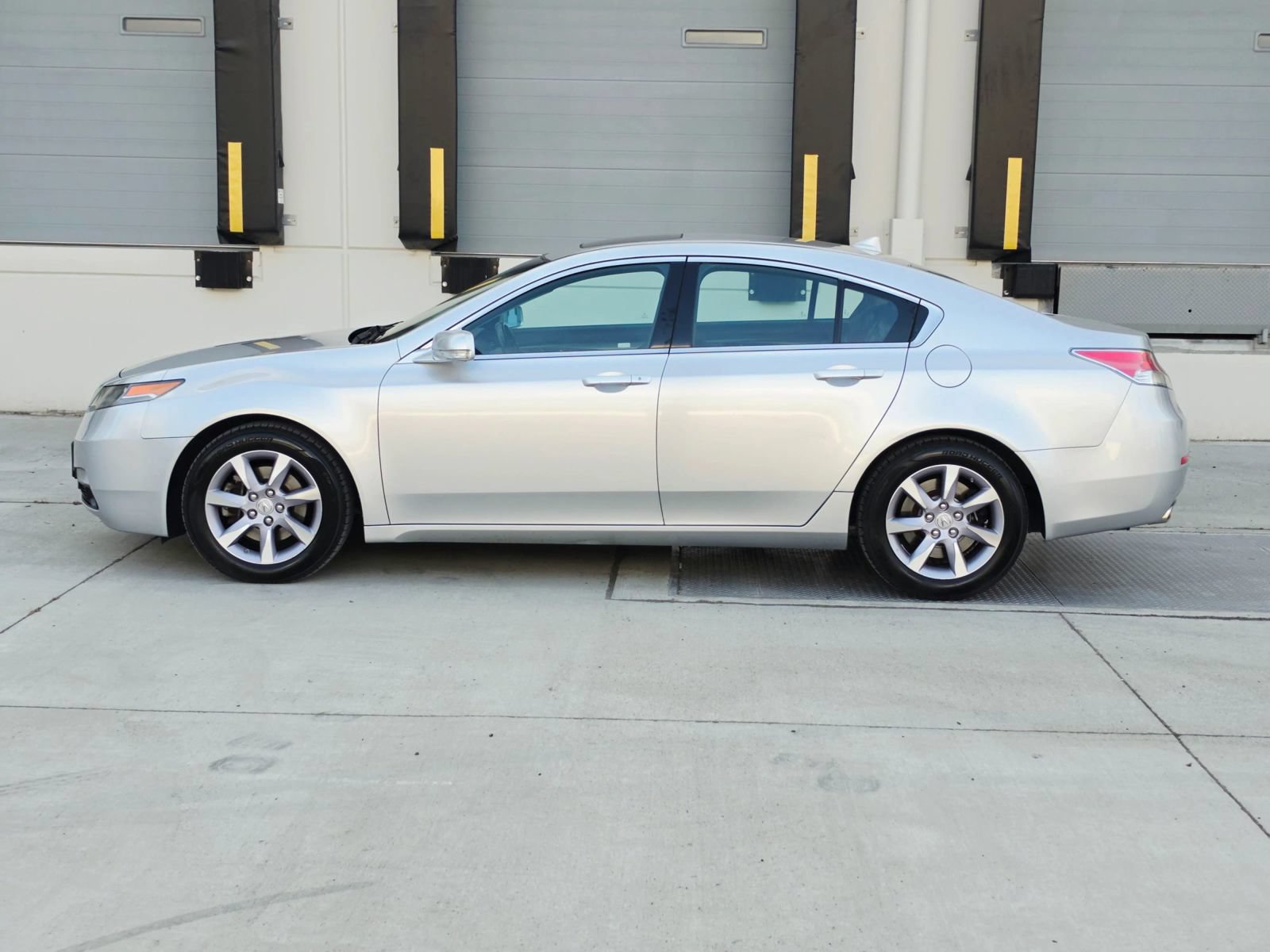 Used 2013 Acura TL FWD image 2