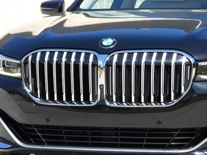 Used 2021 BMW 740i w/ Premium Package image 6