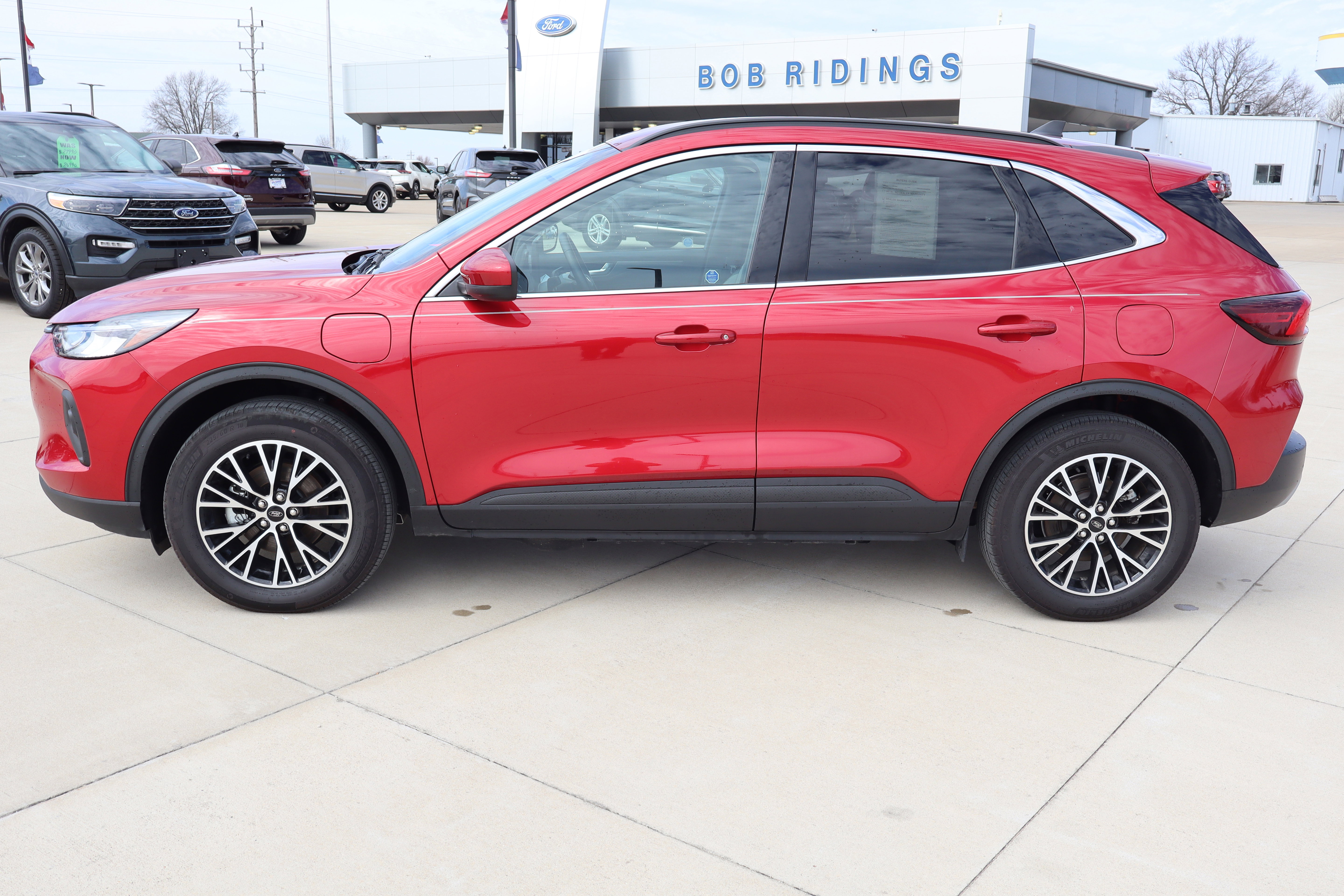 Used 2025 Ford Escape SE image 9