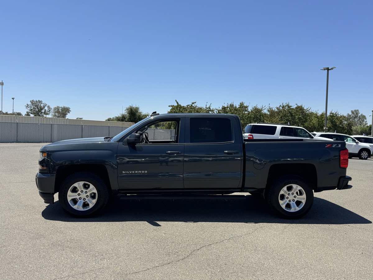 Used 2018 Chevrolet Silverado 1500 LT w/ All Star Edition AWD/4WD image 6