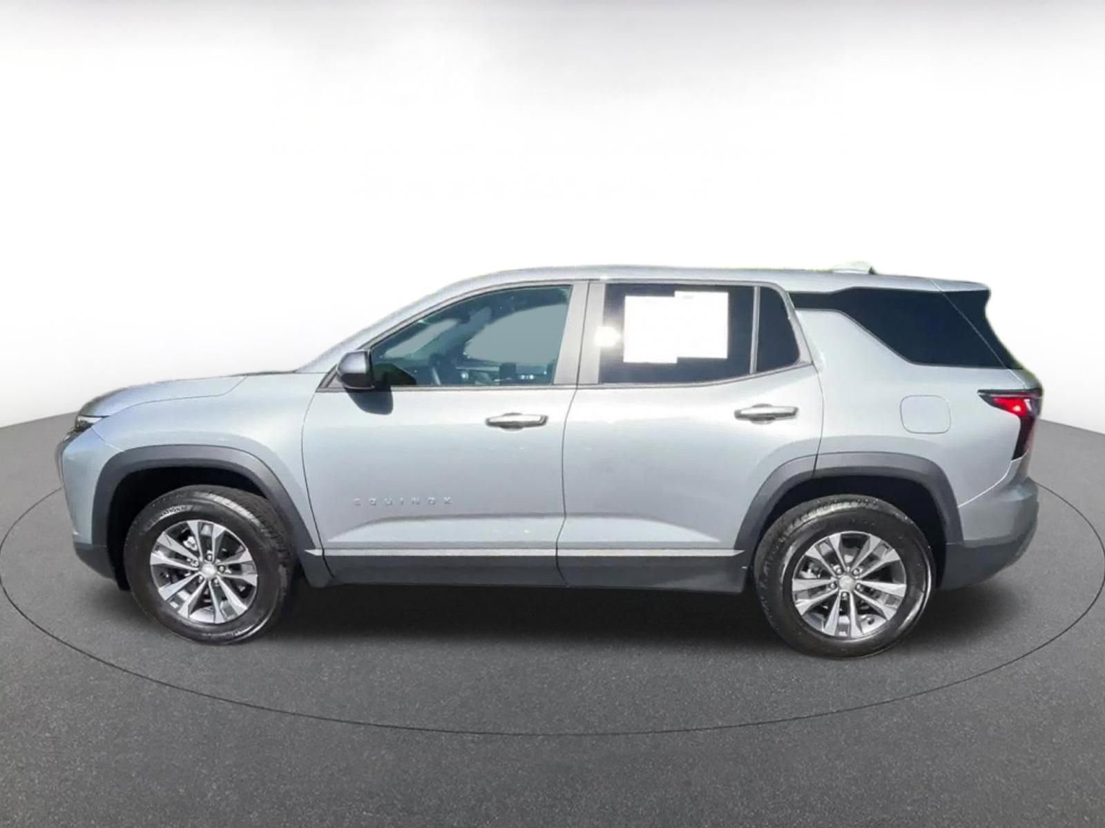 Used 2025 Chevrolet Equinox LT FWD image 9