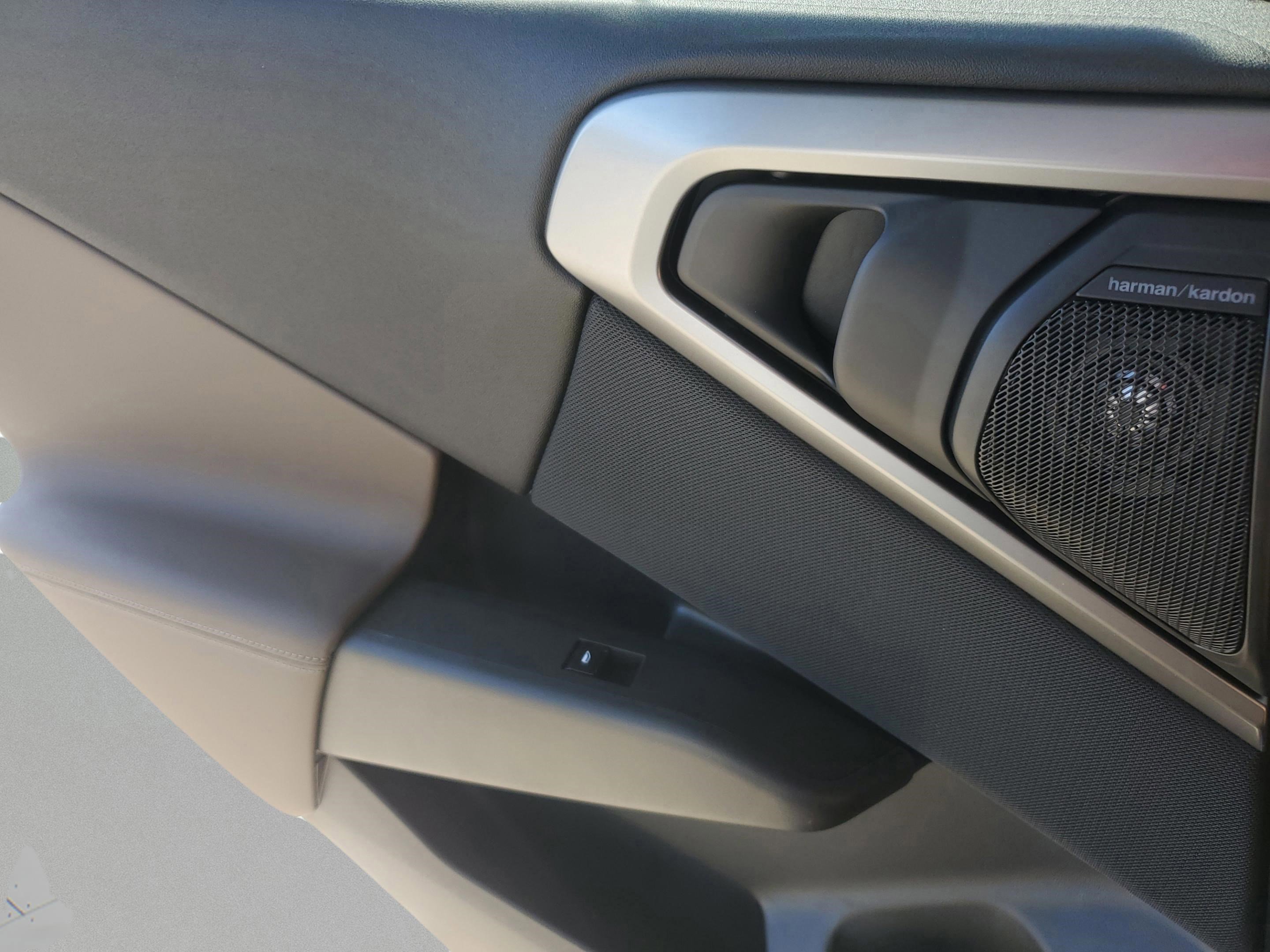 Used 2025 BMW X3 xDrive30i w/ Premium Package image 16