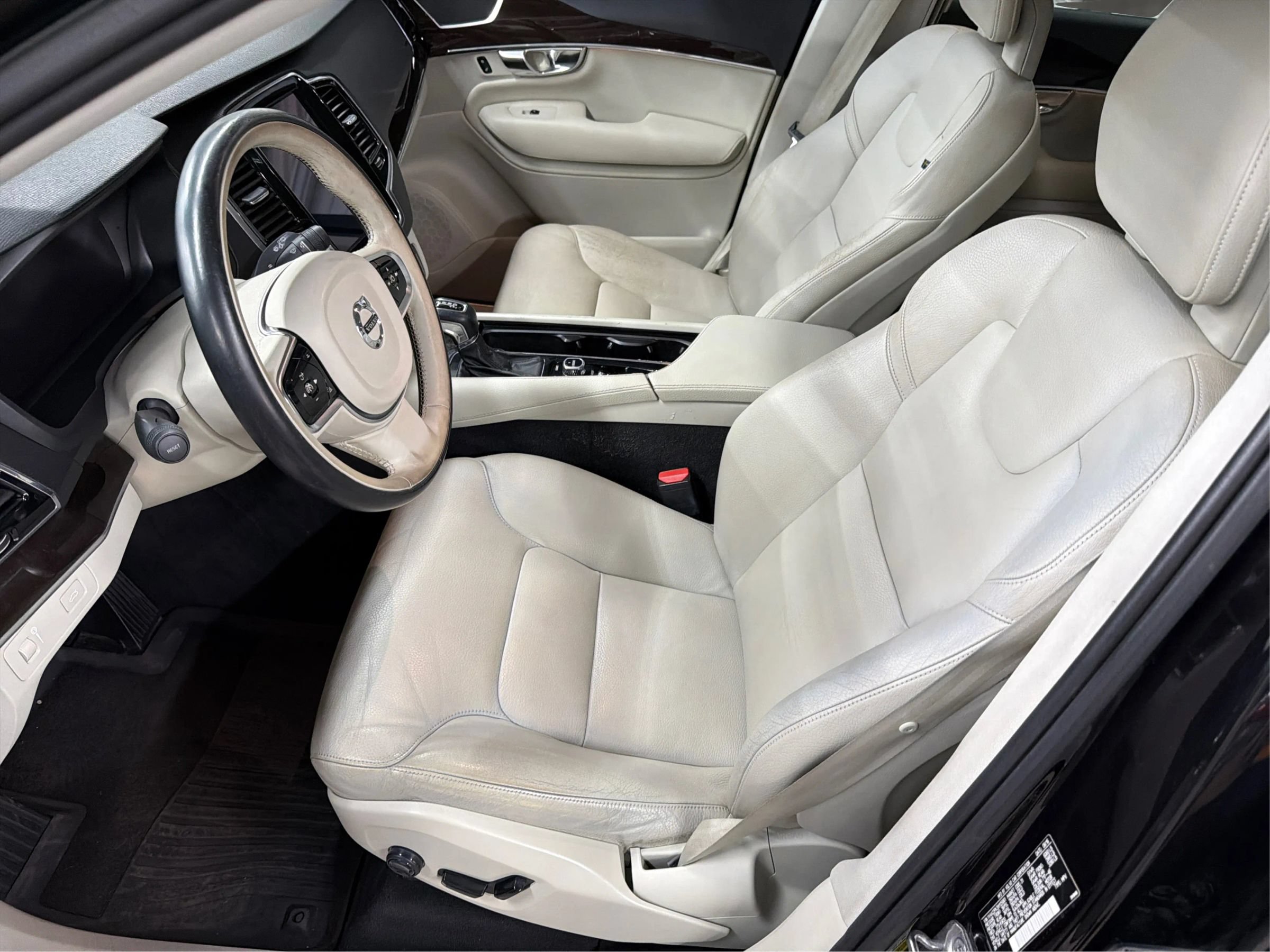 Used 2017 Volvo XC90 T6 Momentum w/ Vision Package AWD/4WD image 13