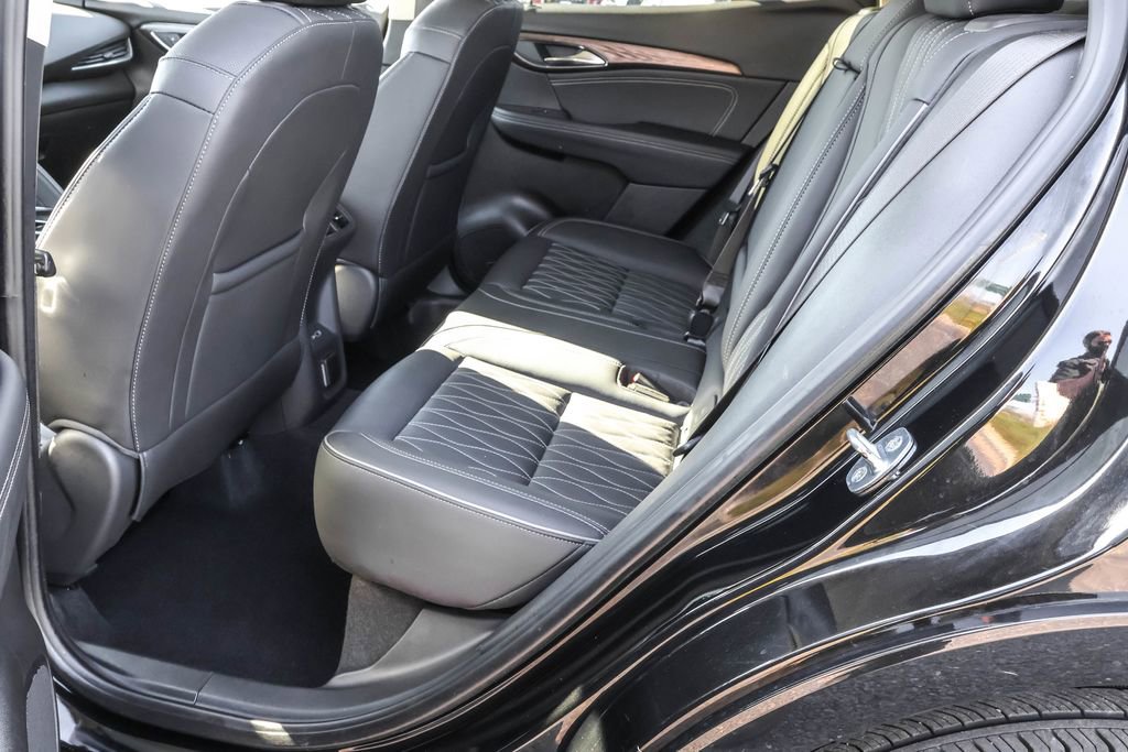 Used 2022 Buick Envision Avenir w/ Technology Package II image 30