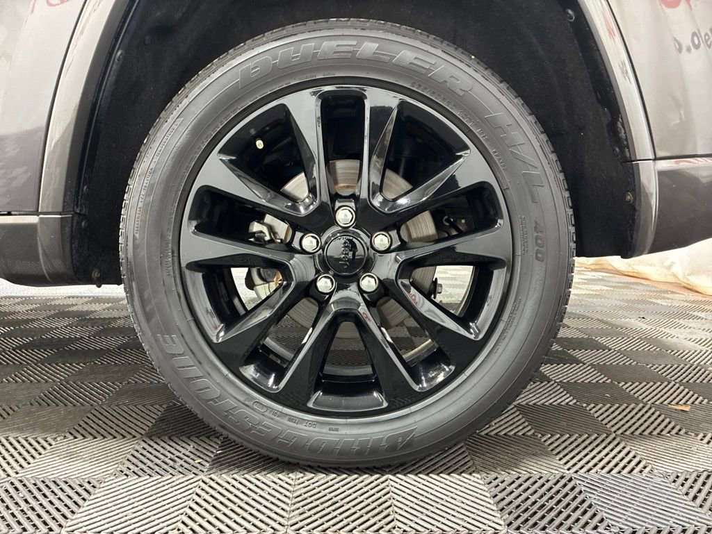 Used 2020 Jeep Grand Cherokee Altitude AWD/4WD image 32