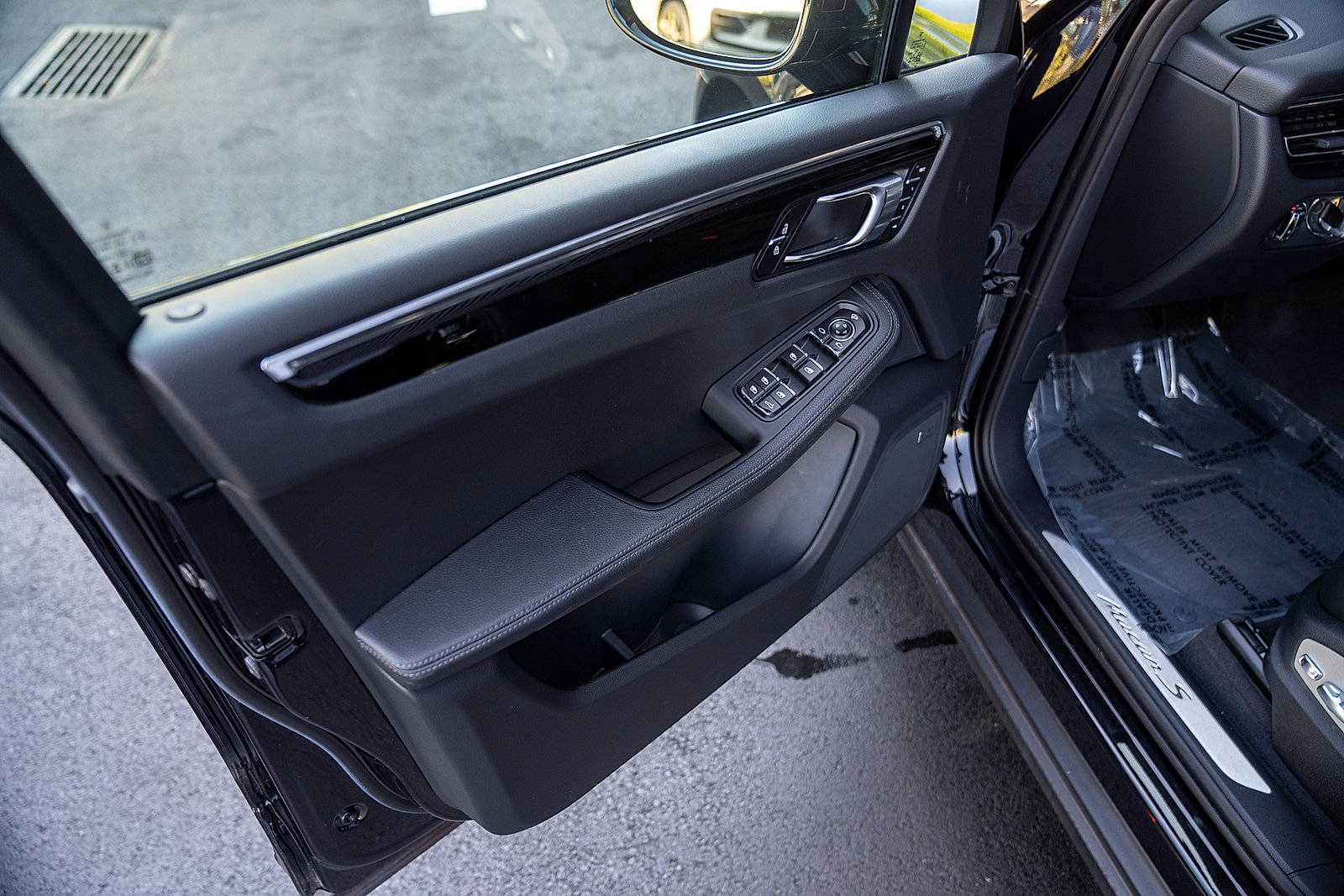 Certified 2026 Porsche Macan S AWD/4WD image 16