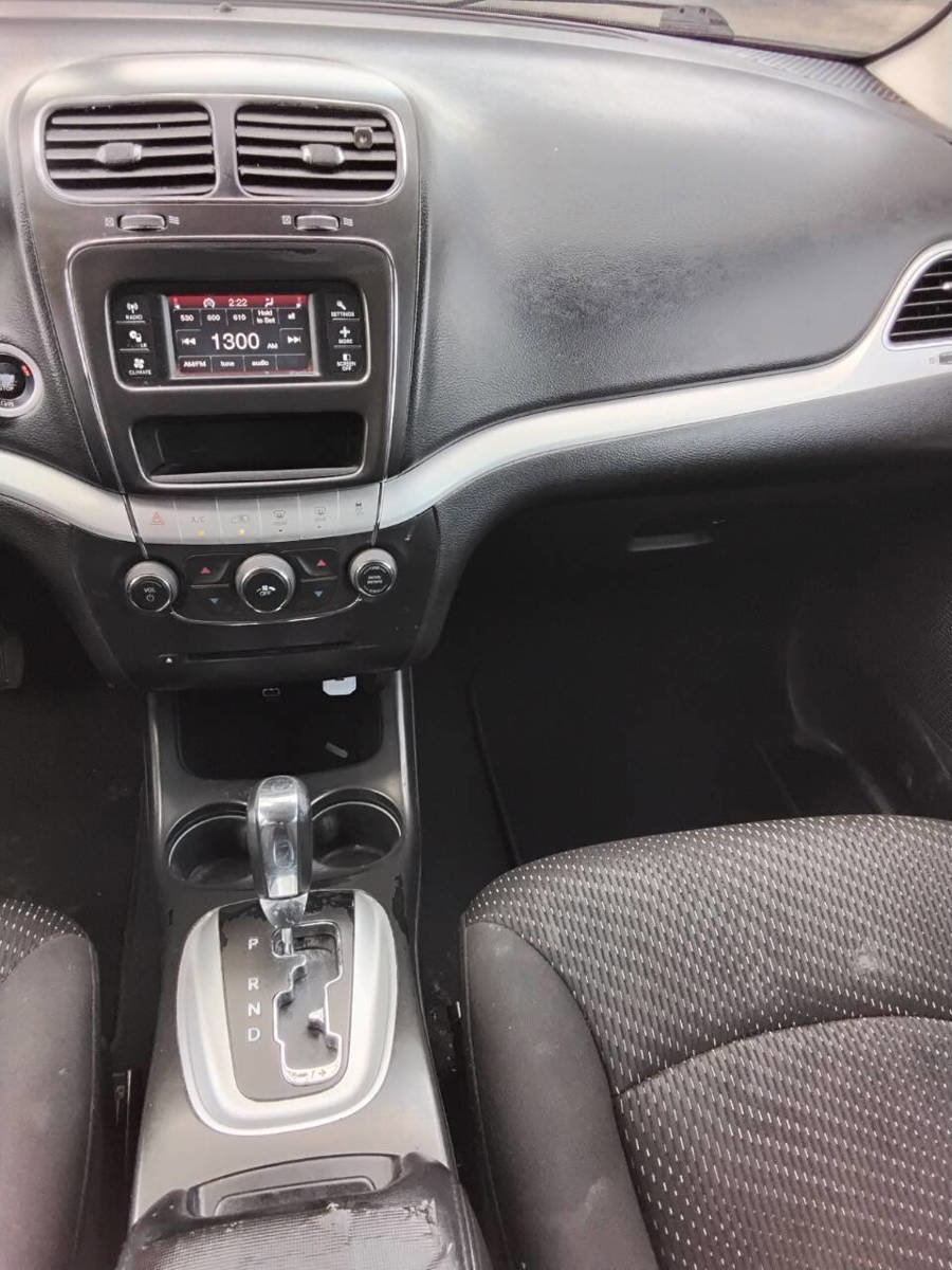 Used 2017 Dodge Journey SE w/ Flexible Seating Group FWD image 4