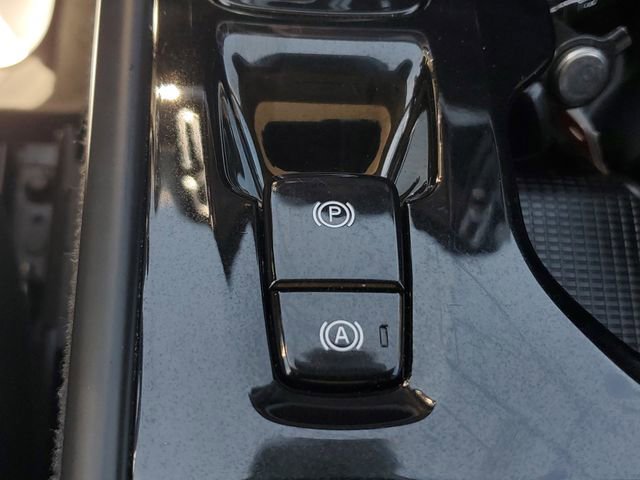 Used 2023 Volvo XC40 B5 Plus w/ Climate Package image 32