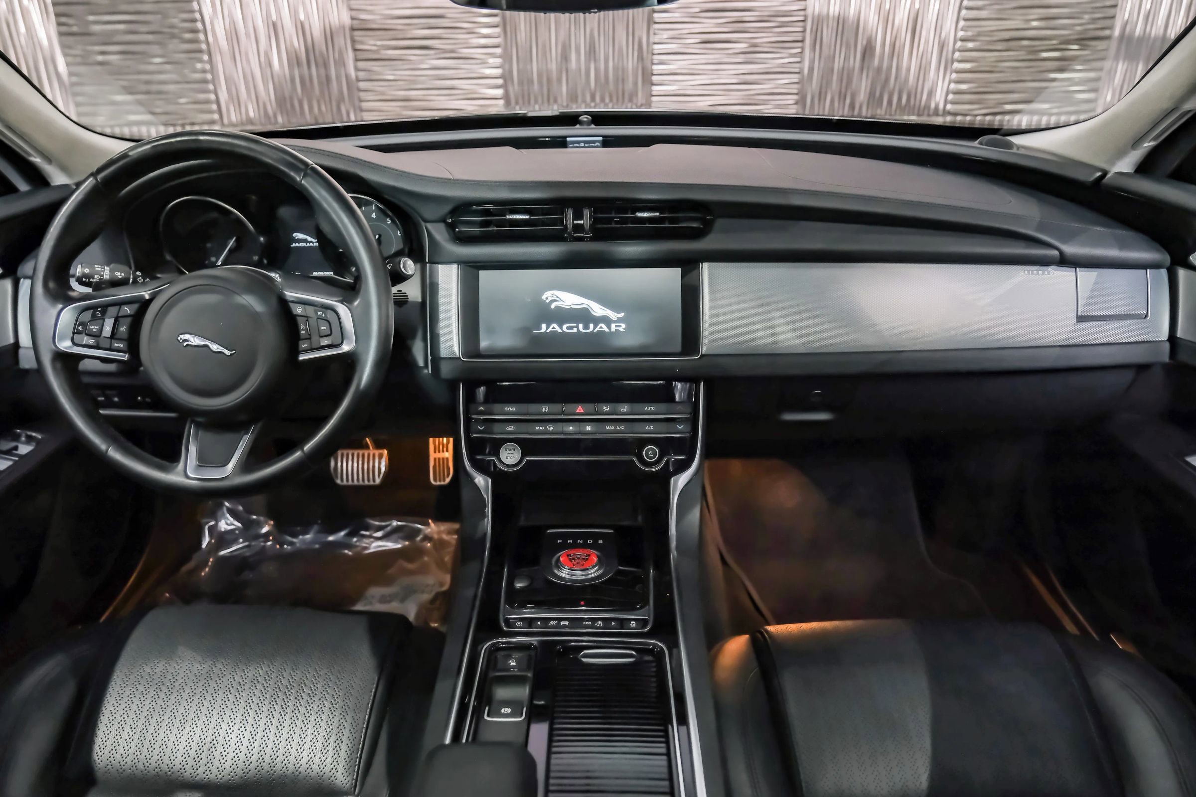 Used 2020 Jaguar XF Prestige image 13