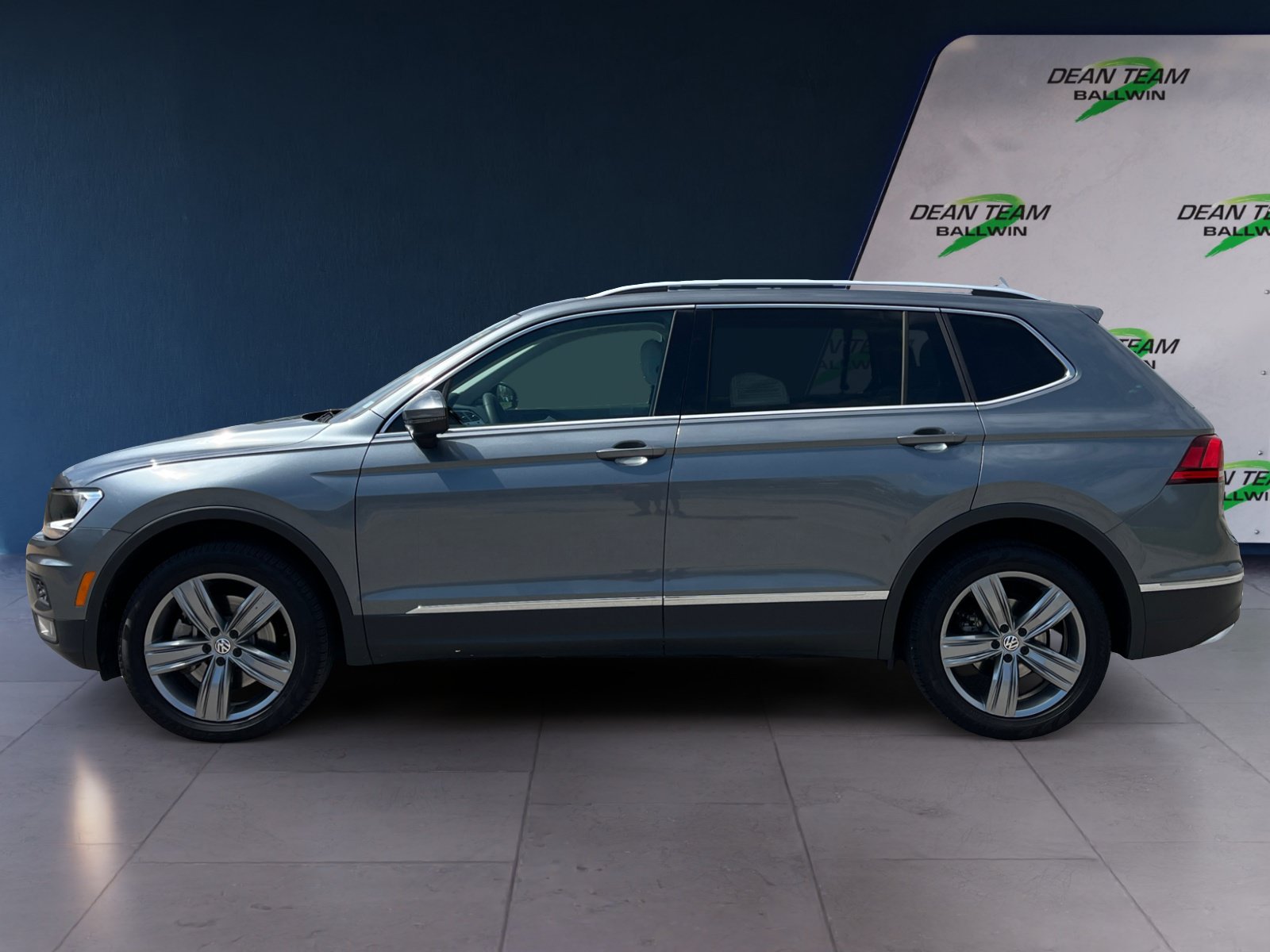 Certified 2020 Volkswagen Tiguan SEL w/ Tiguan Two-Row MDO Package AWD/4WD image 4