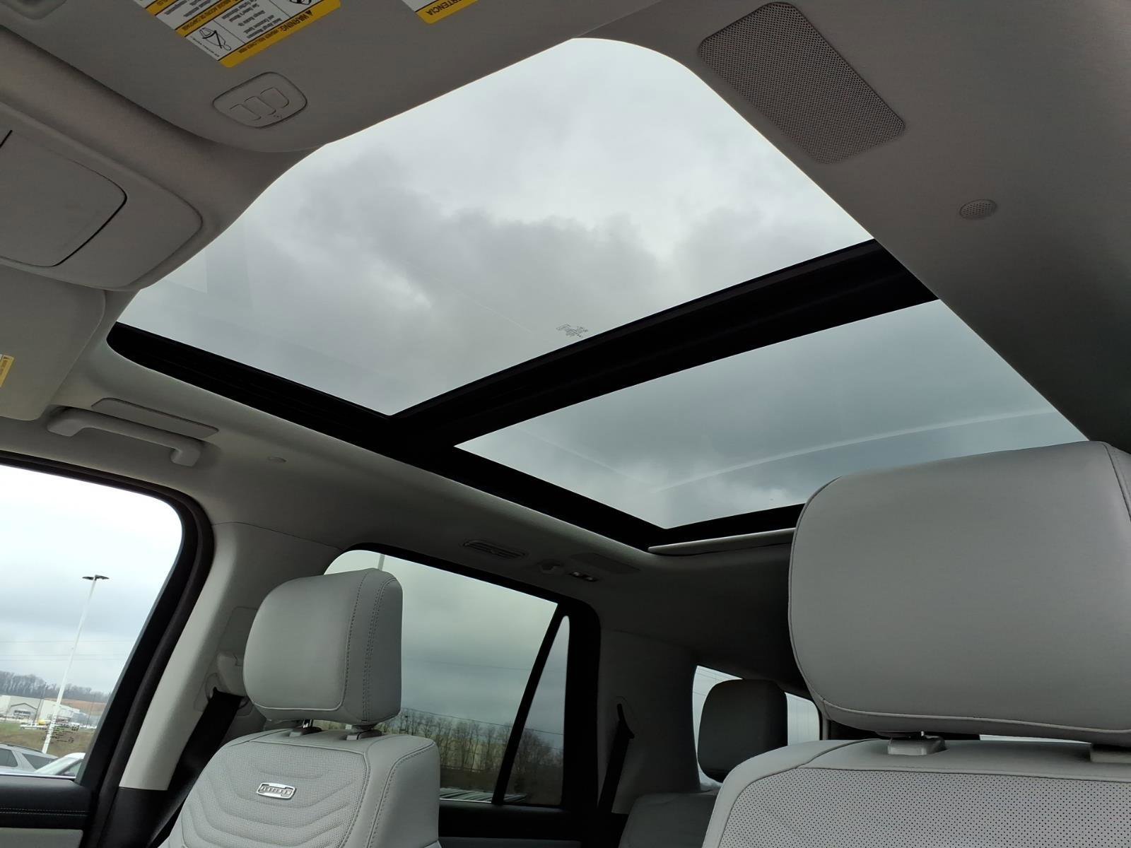 Certified 2025 Ford Expedition Platinum w/ Platinum Ultimate Package image 11