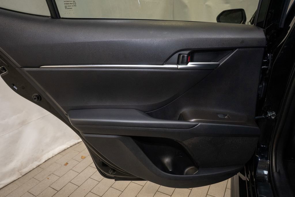 Used 2024 Toyota Camry SE image 8