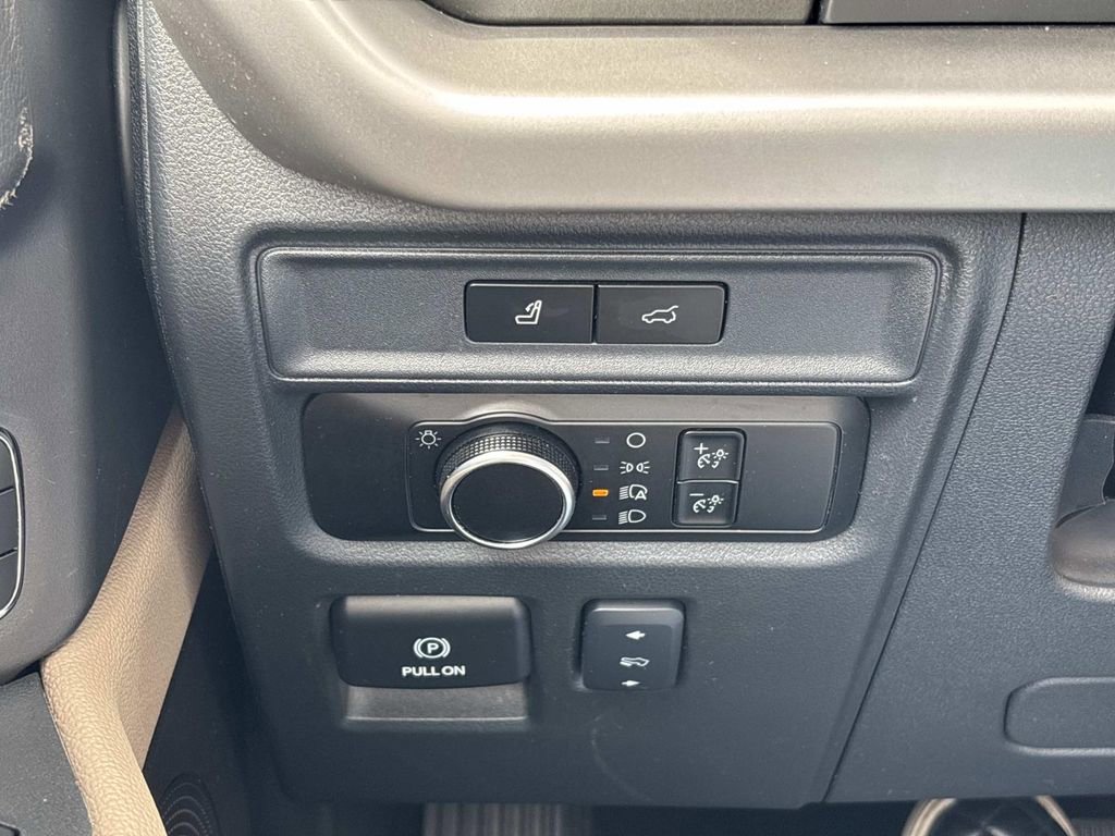 Used 2024 Ford Expedition Max XLT image 24