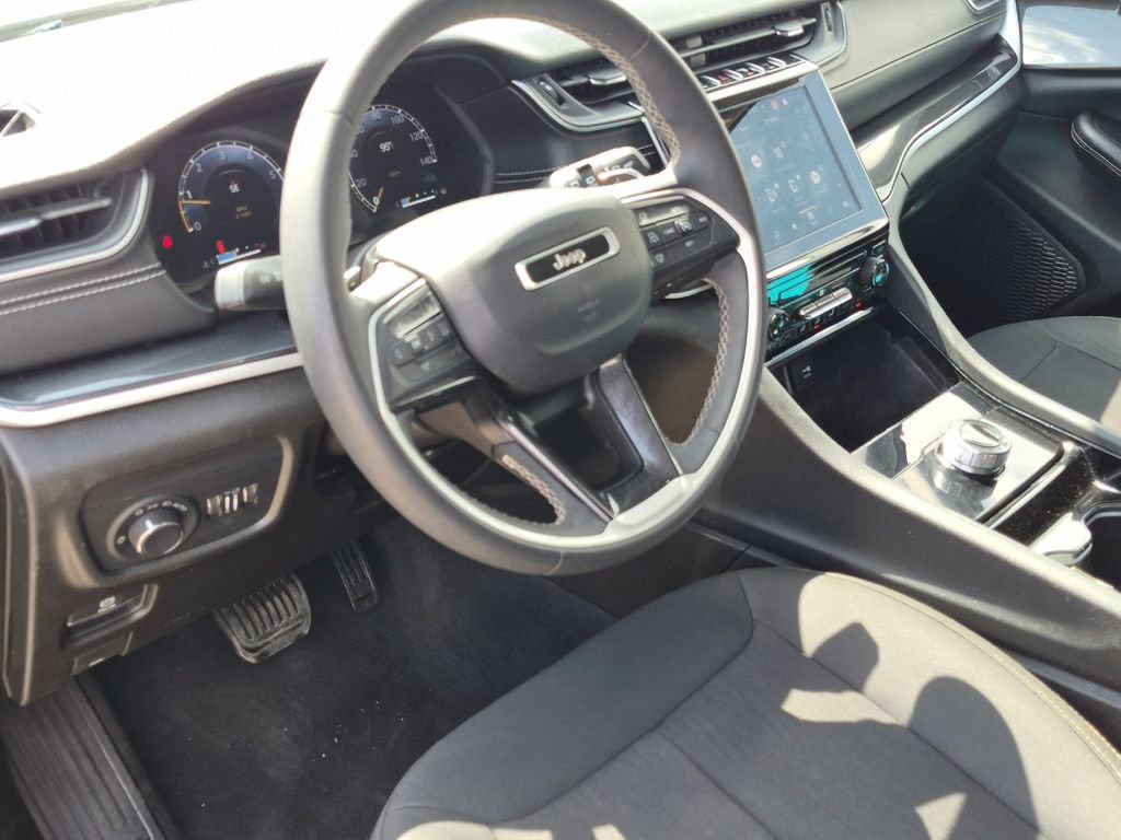 Used 2023 Jeep Grand Cherokee L Laredo AWD/4WD image 10