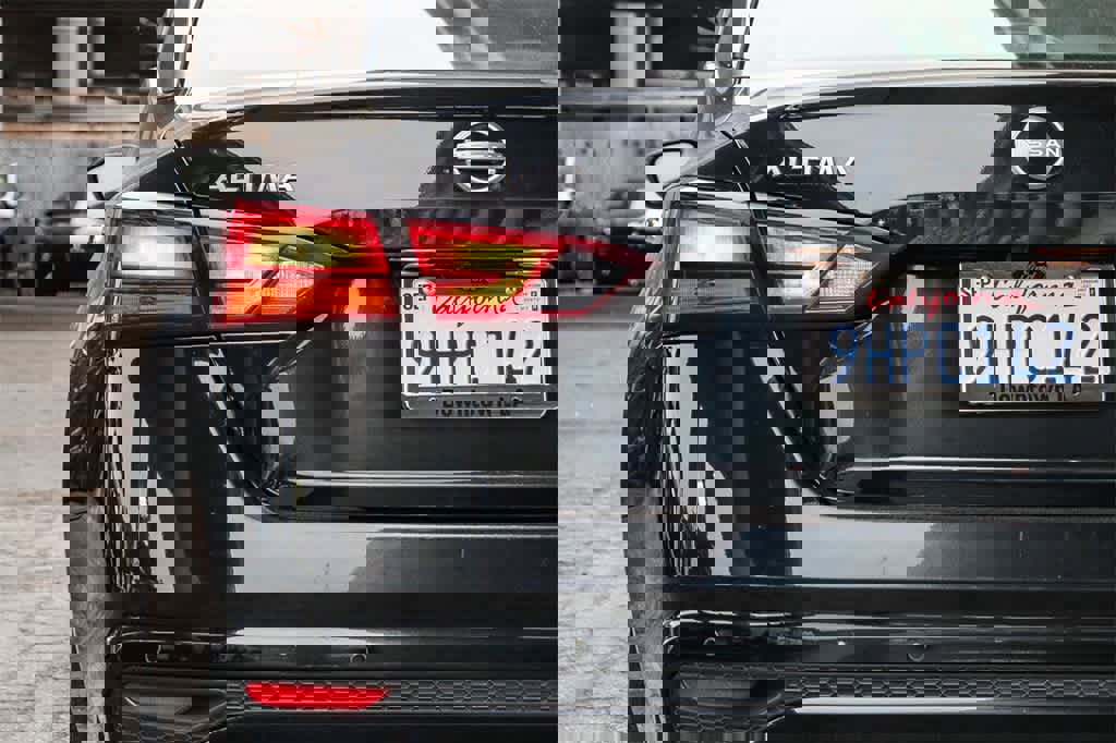 Used 2024 Nissan Altima 2.5 SV image 9