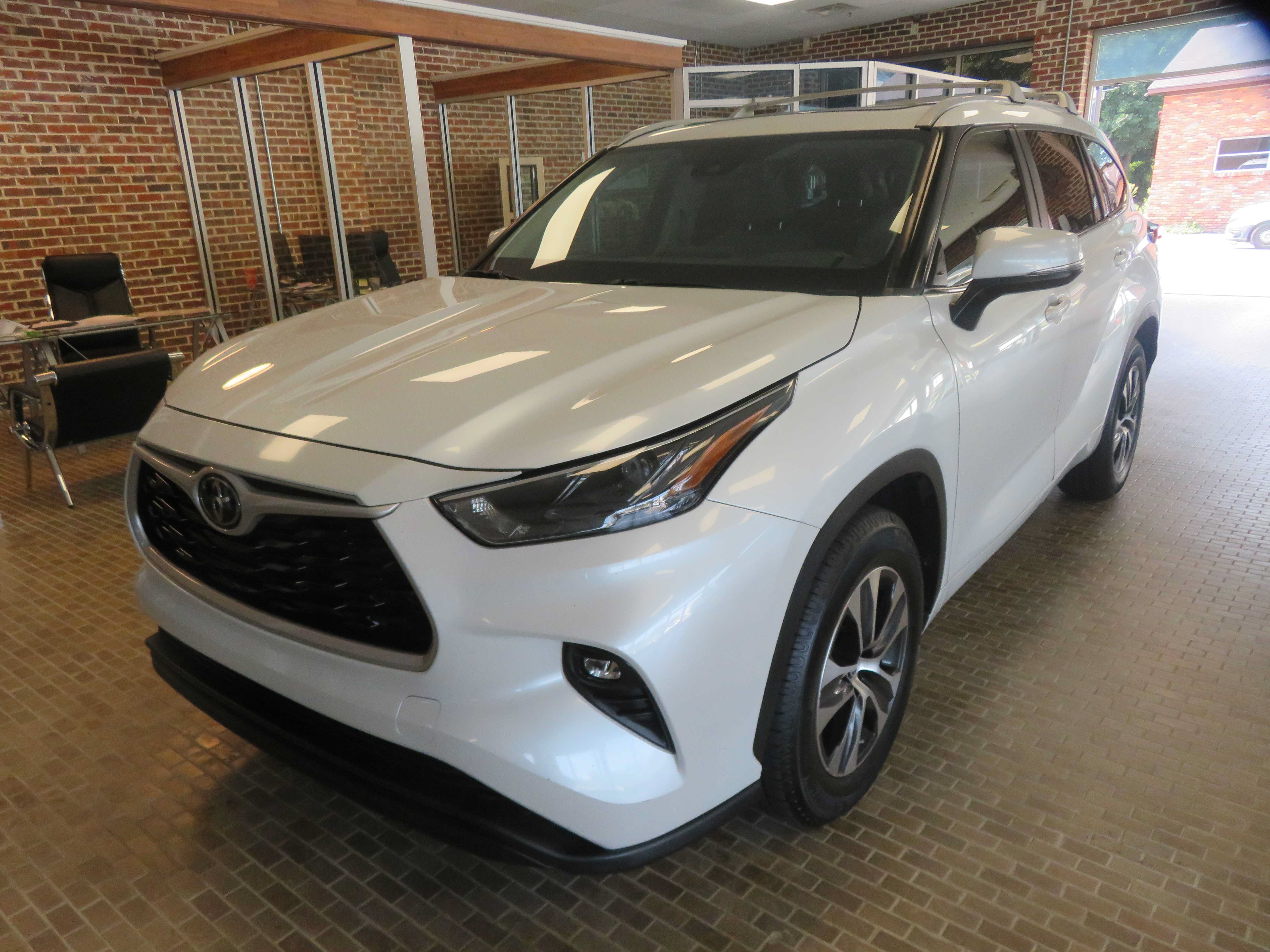 Used 2023 Toyota Highlander XLE FWD image 83
