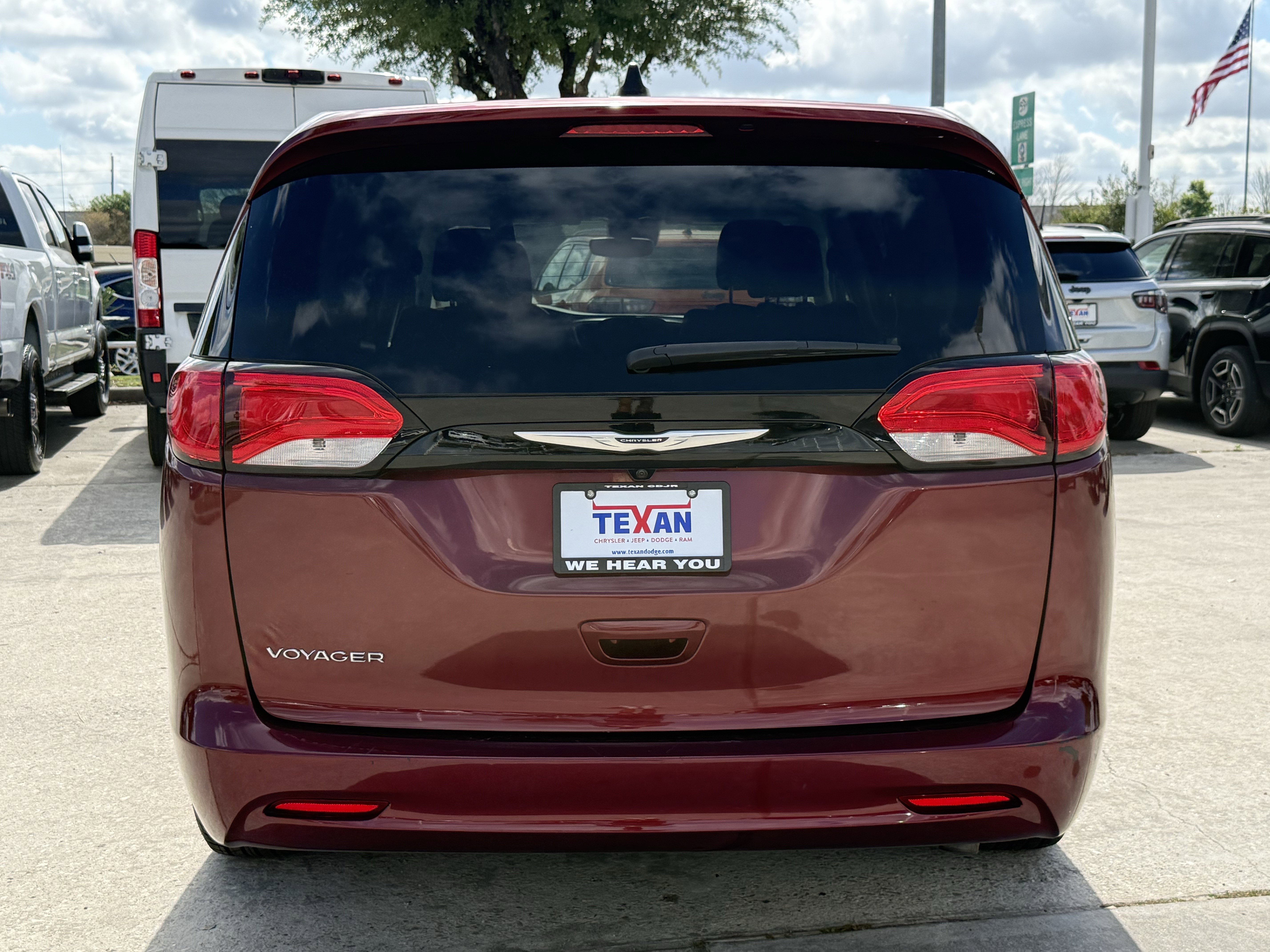 Used 2023 Chrysler Voyager LX FWD image 6