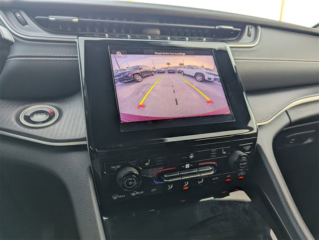 Used 2024 Jeep Grand Cherokee Altitude image 30