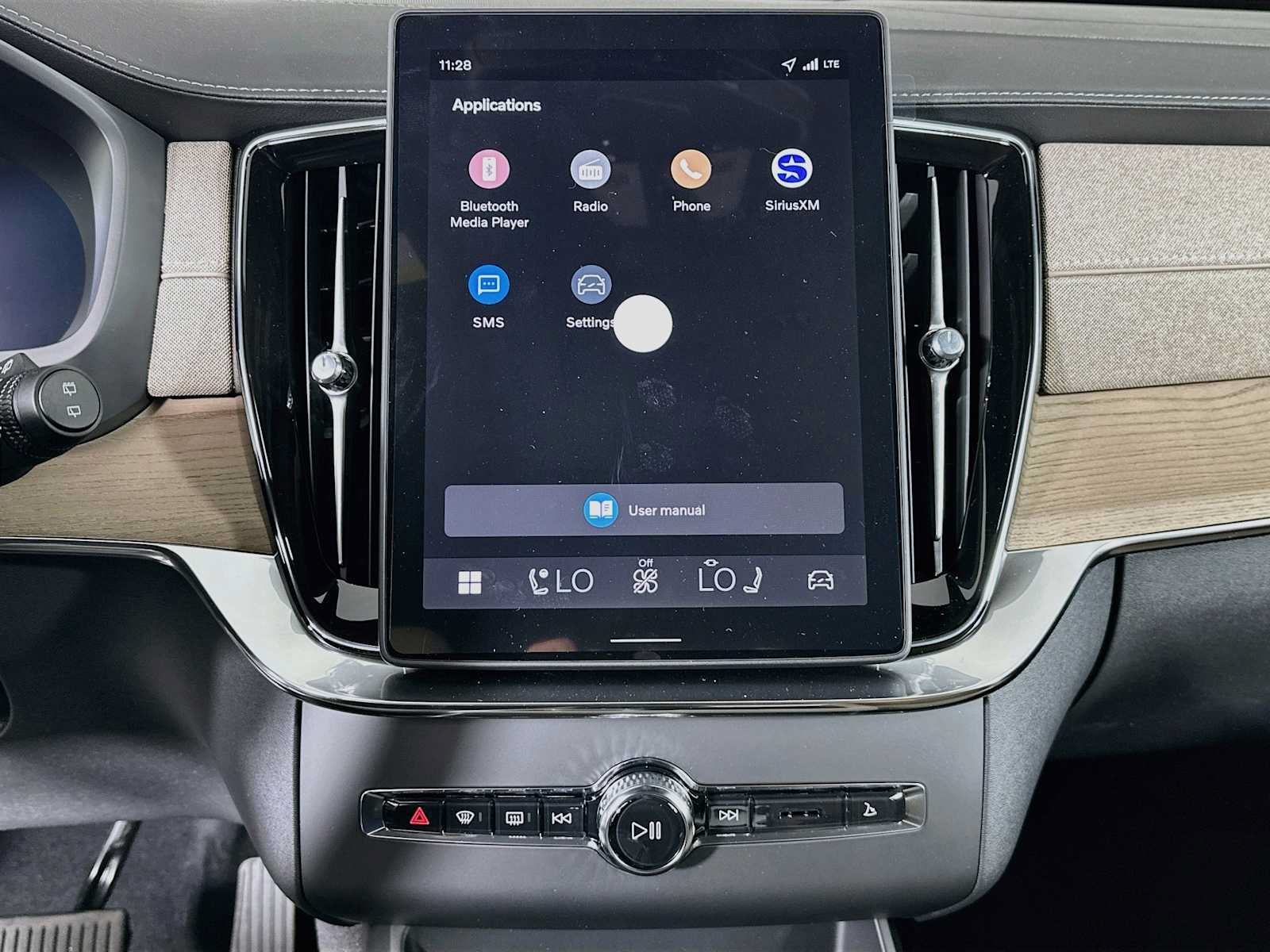 New 2026 Volvo XC90 B6 Plus w/ Protection Package AWD/4WD image 13