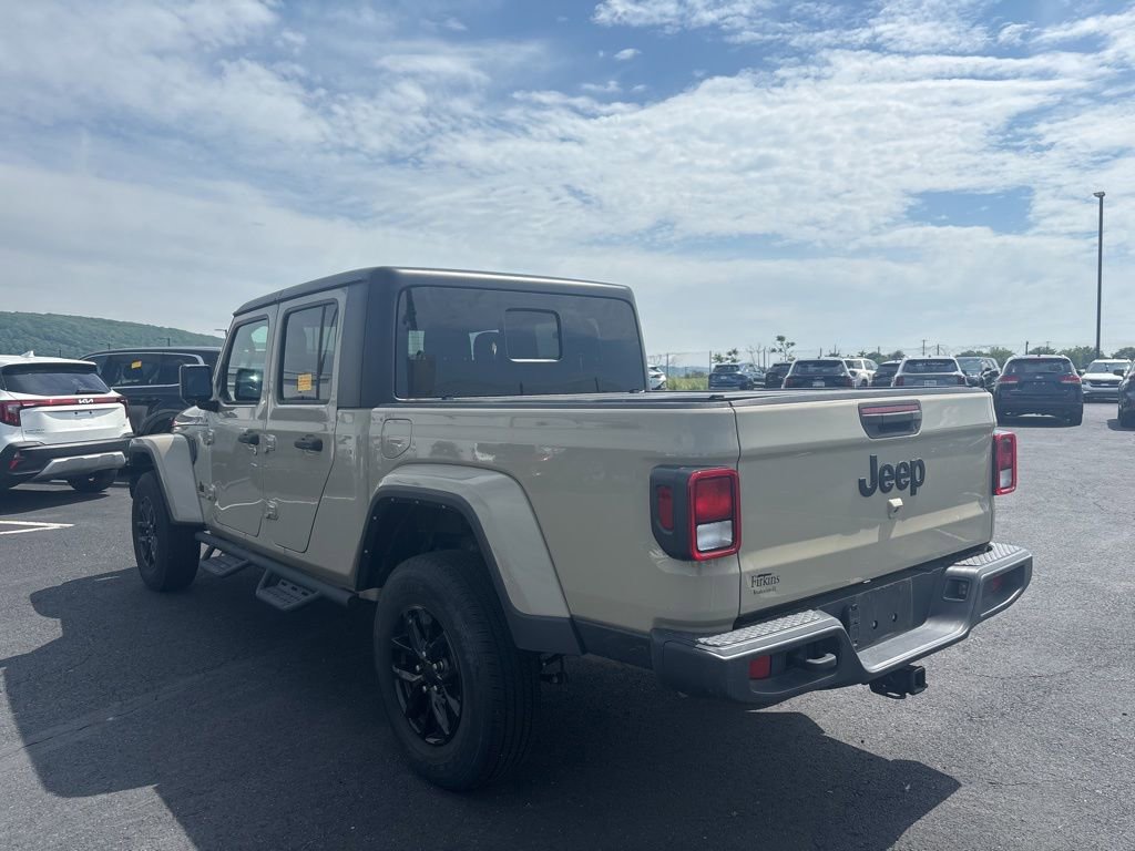 Used 2022 Jeep Gladiator Sport AWD/4WD image 5